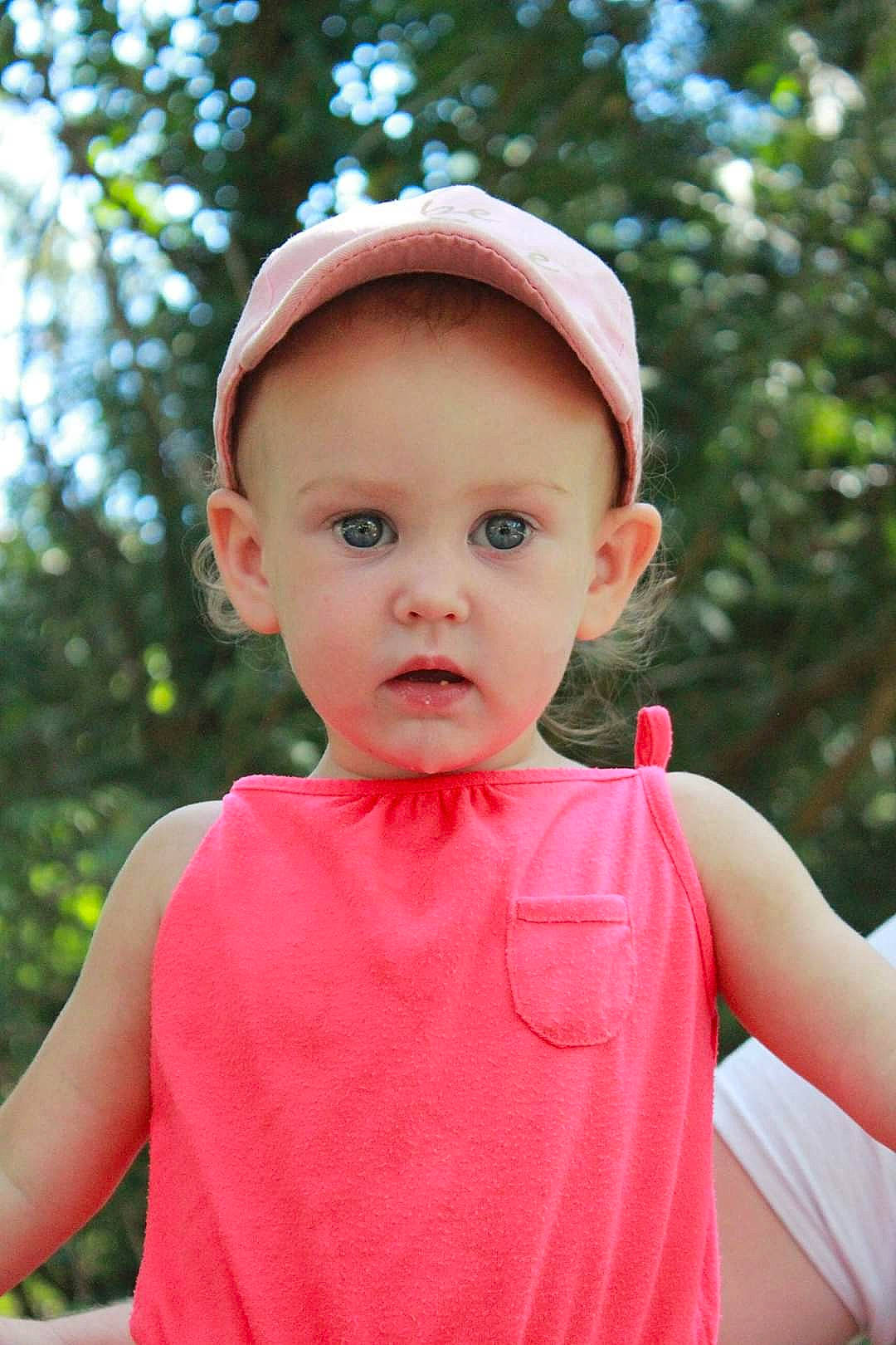 Heloine participe au concours pour gagner de l'argent avec cette photo : baby, child, child_model, headgear, person, pink, skin, summer, surprise, toddler