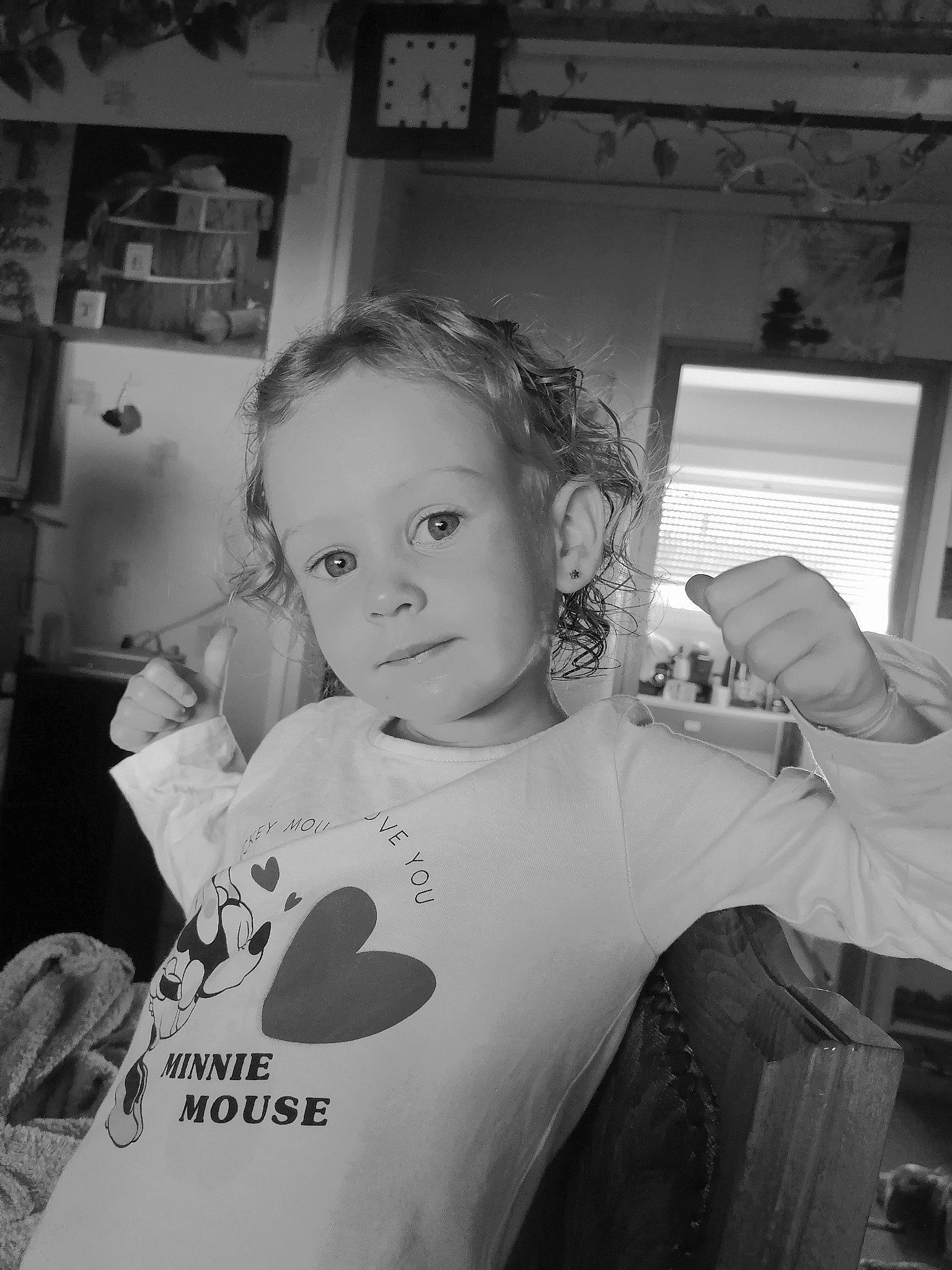 Heloine a rejoint le concours — aidez-le/la à gagner de superbes lots ! arm, baby, black, black_and_white, child, ear, eye, face, forehead, lip, monochrome, monochrome_photography, people, person, photograph, photography, room, skin, snapshot, toddler