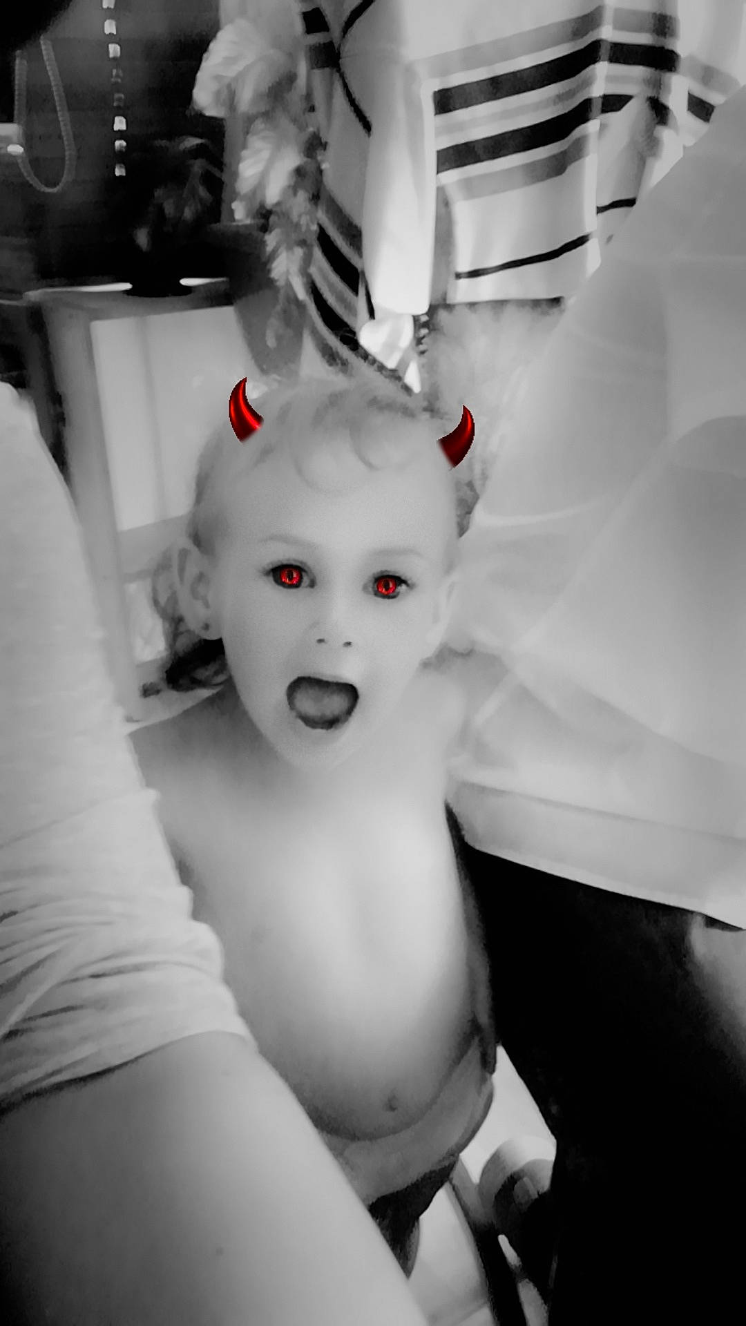 Heloine participe au concours pour gagner de l'argent avec cette photo : black, black_and_white, chest, child, ear, eye, face, head, human, human_body, joint, lip, monochrome, monochrome_photography, organ, person, photography, smile, style, surprise