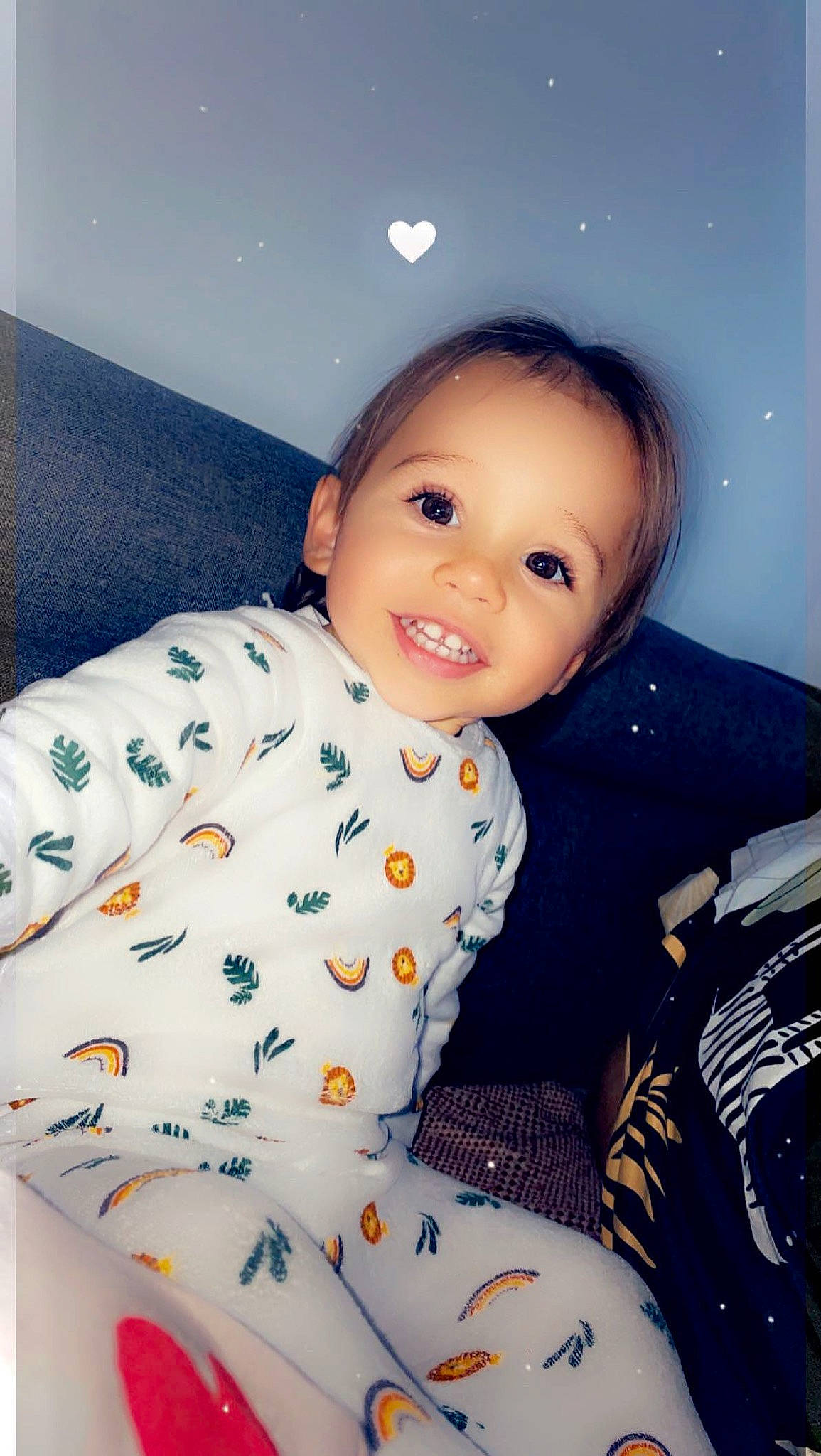 Suhël a rejoint le concours — aidez-le/la à gagner de superbes lots ! baby, baby_products, baby_toddler_clothing, cheek, child, comfort, flash_photography, fun, happy, iris, joy, linens, nose, pattern, person, room, sitting, skin, sleeve, smile