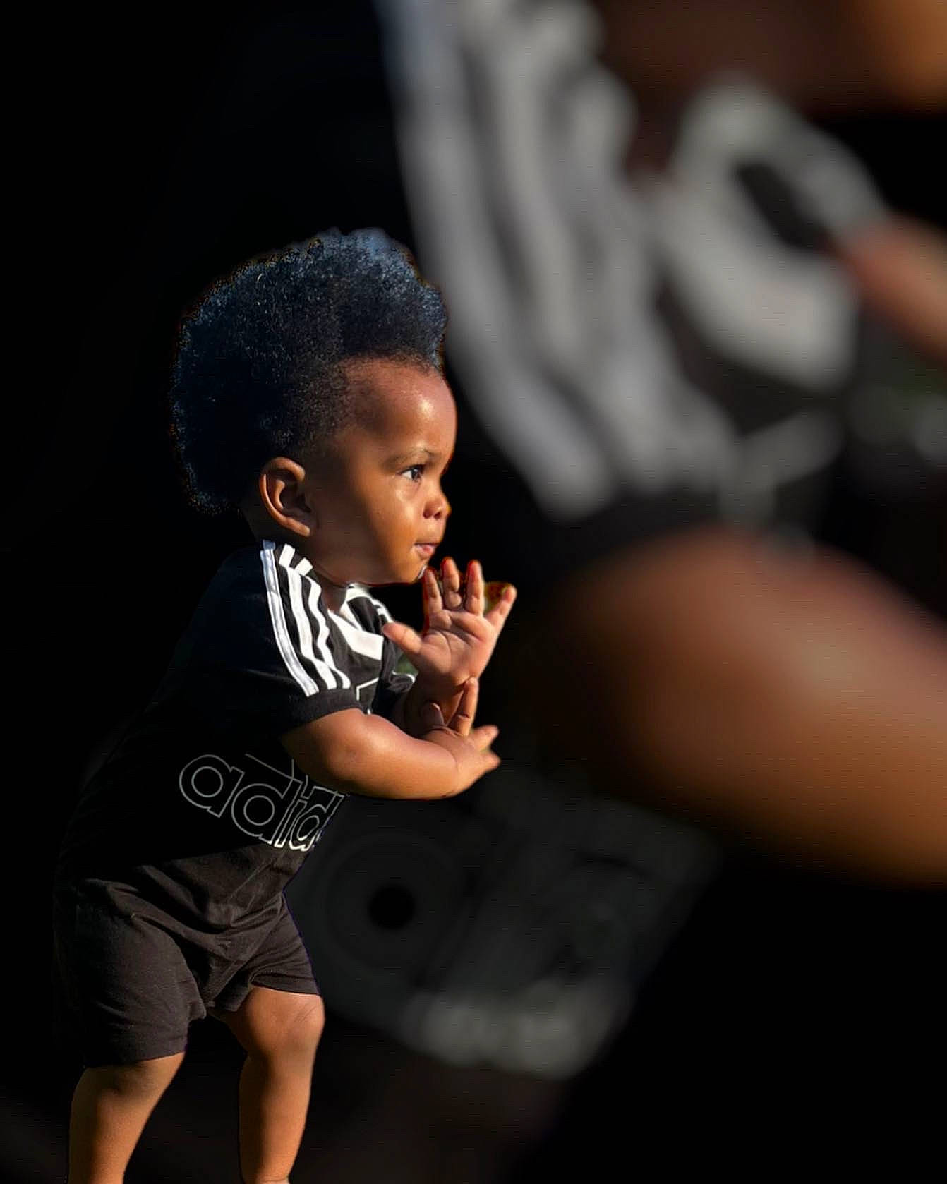 Cai is registered to the contest to win money with this photo: arm, baby_toddler_clothing, child, darkness, elbow, event, fashion_design, flash_photography, fun, gesture, happy, human_leg, jewellery, leg, person, shorts, sitting, sleeve, t_shirt, thumb