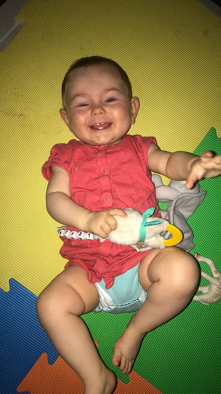 Leyla a rejoint le concours — aidez-le/la à gagner de superbes lots ! arm, baby_toddler_clothing, cheek, comfort, dress, facial_expression, flash_photography, hand, happy, human_body, iris, joint, joy, leg, mouth, muscle, neck, organ, person, purple