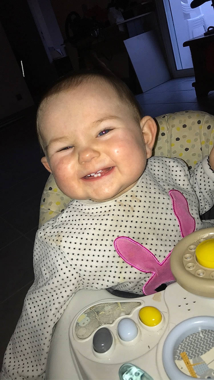 Leyla participe au concours pour gagner de l'argent avec cette photo : baby, baby_toddler_clothing, beauty, cheek, eyebrow, face, fun, happy, head, iris, joy, lamp, mouth, nose, organ, person, picture_frame, product, skin, smile