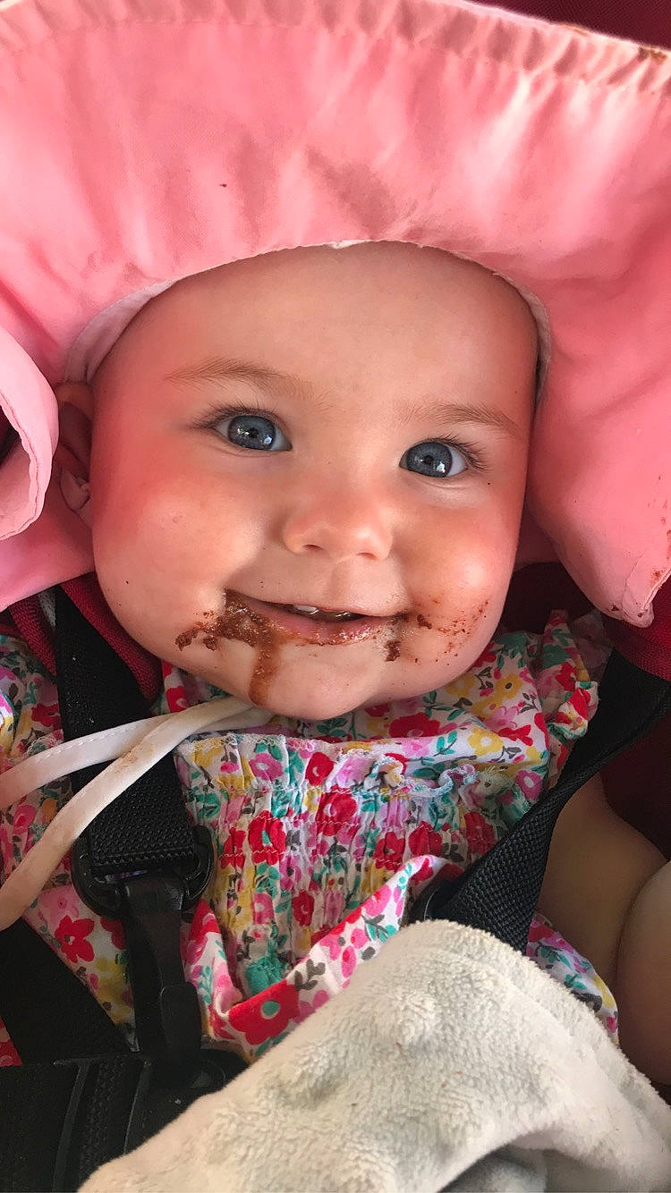 Leyla a rejoint le concours — aidez-le/la à gagner de superbes lots ! baby, baby_toddler_clothing, cheek, chin, eye, eyebrow, face, facial_expression, happy, headwear, human, iris, joy, lip, mouth, nose, organ, outerwear, person, product