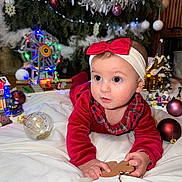 Kataleya participe au concours pour gagner de l'argent avec cette photo : baby, child, christmas, holiday, festive, red_clothing, headband, bow, gingerbread_man, ornament, christmas_tree, lights, decorations, white_blanket, indoor, cute, holiday_spirit, celebration, toy, smiling
