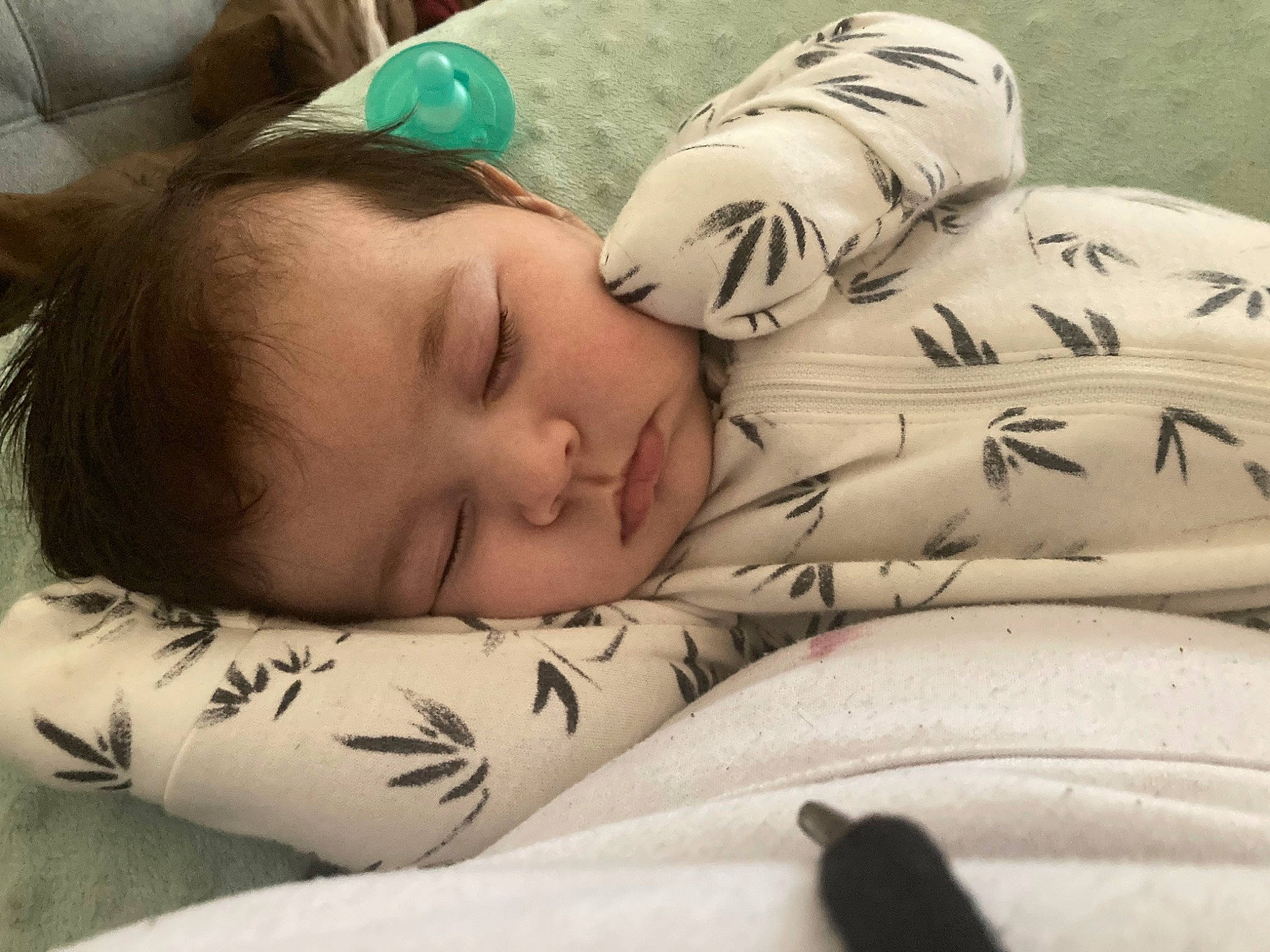 Lyana participe au concours pour gagner de l'argent avec cette photo : baby, baby_sleeping, baby_toddler_clothing, bed, bed_sheet, bedding, bedtime, blanket, child, comfort, linens, nap, pattern, person, room, skin, sleep, sleeve, textile, toddler