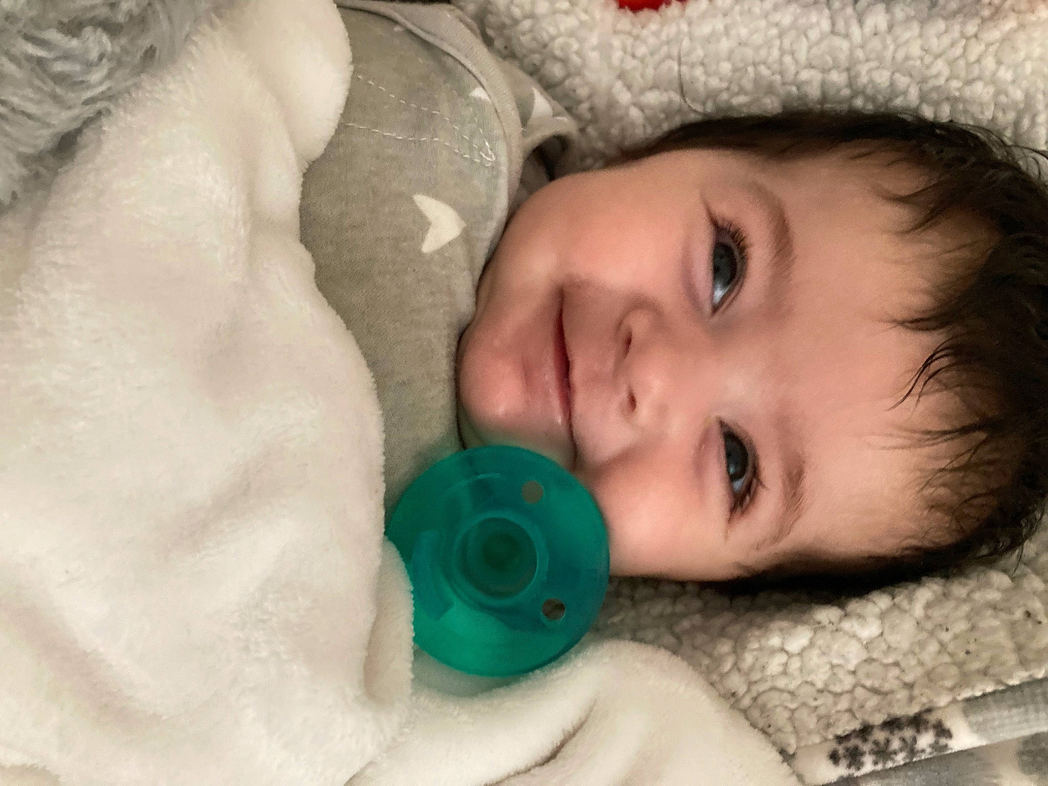 Lyana participe au concours pour gagner de l'argent avec cette photo : baby, baby_toddler_clothing, cheek, child, comfort, eyebrow, eyelash, facial_expression, finger, happy, iris, joy, linens, lip, mouth, nose, organ, person, skin, smile