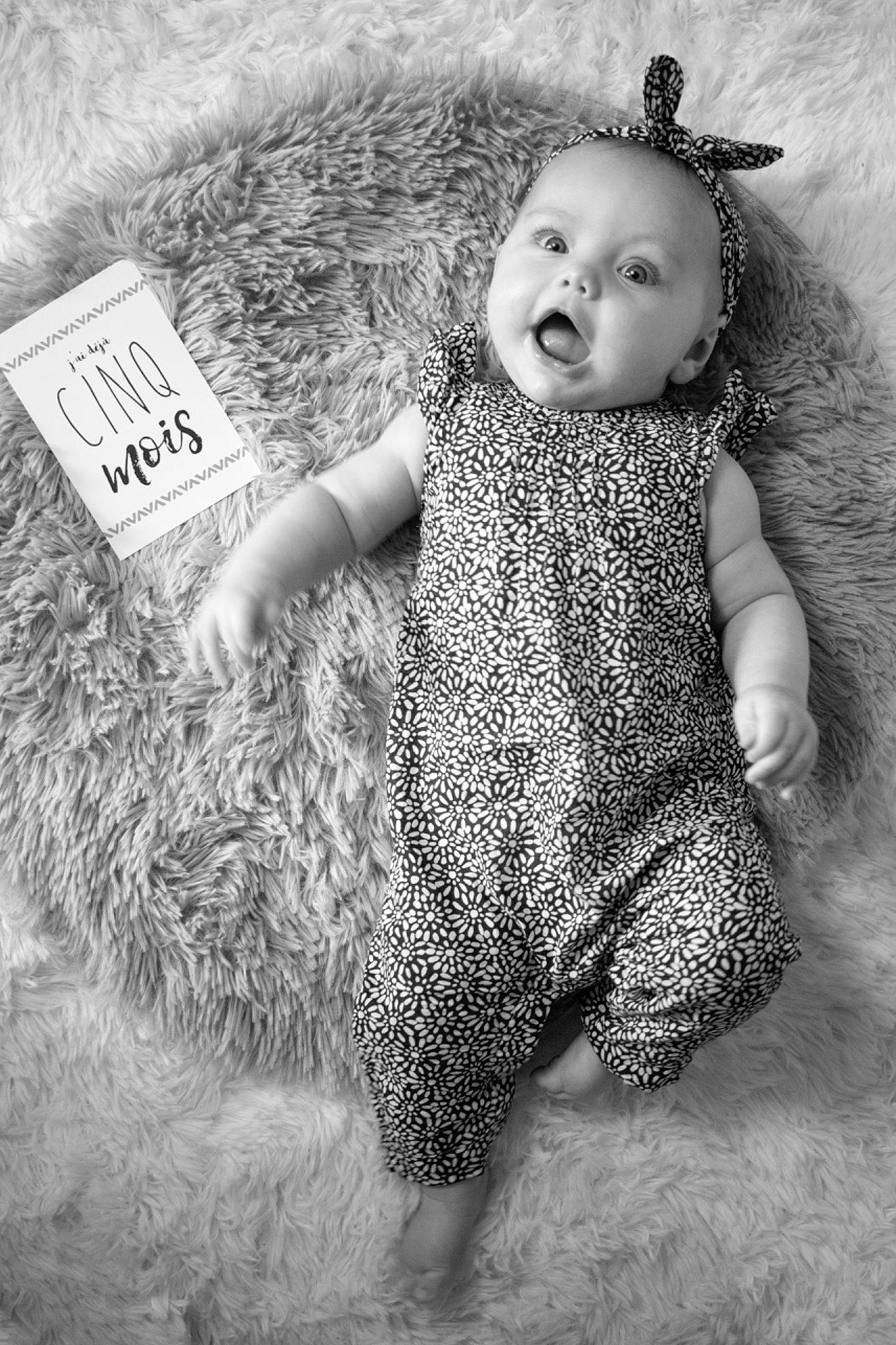 Romy a rejoint le concours — aidez-le/la à gagner de superbes lots ! arm, baby, baby_toddler_clothing, black_and_white, doll, eye, finger, gesture, grey, hair, happy, head, human_body, leg, monochrome, monochrome_photography, person, style, textile, toy