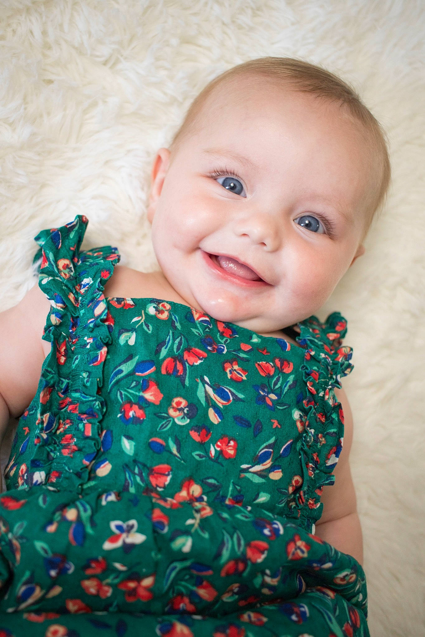 Romy a rejoint le concours — aidez-le/la à gagner de superbes lots ! azure, baby, baby_toddler_clothing, beauty, child, dress, electric_blue, eye, flash_photography, happy, iris, joy, neck, one_piece_garment, pattern, person, pink, skin, sleeve, smile