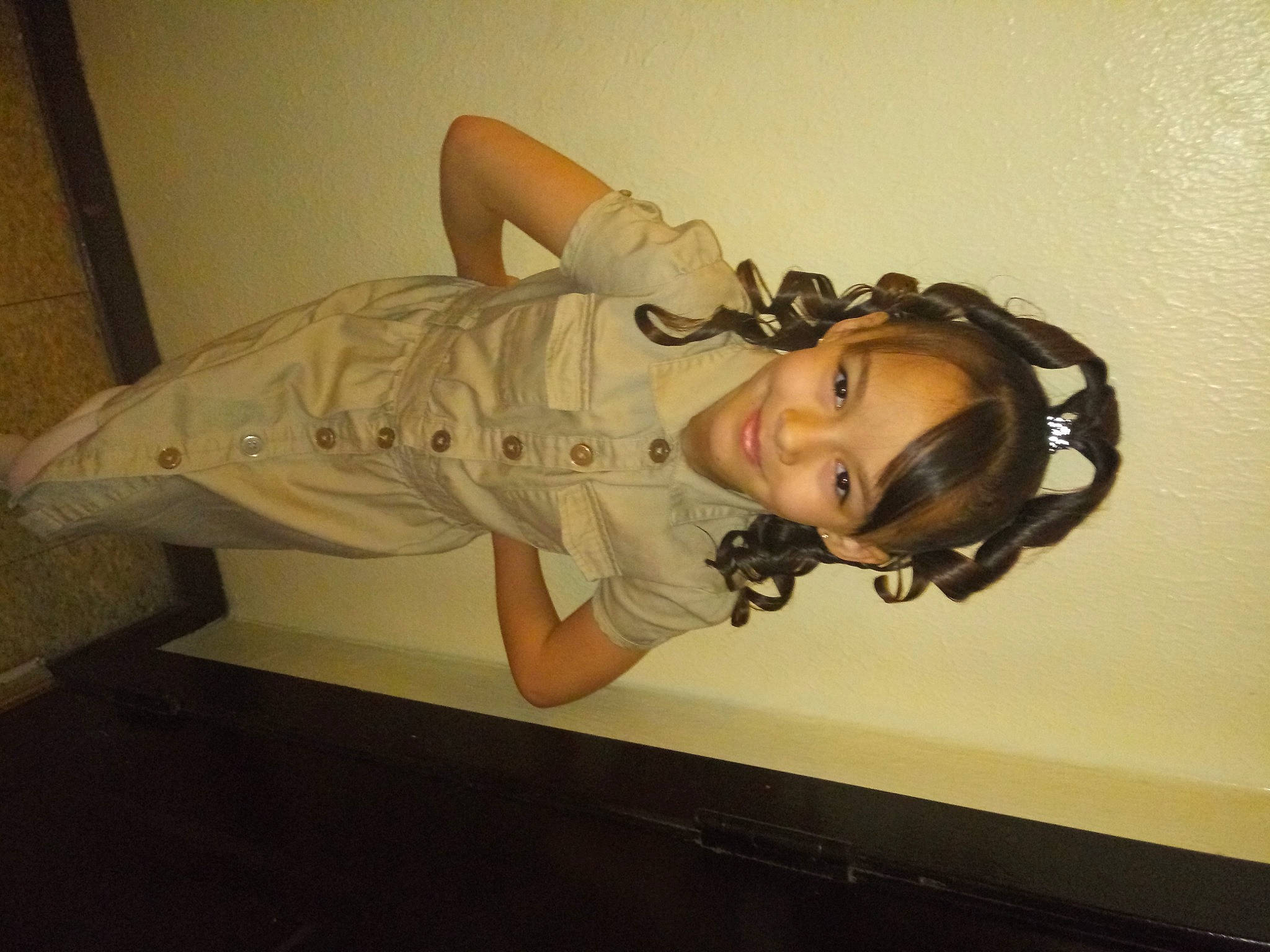 Anabella is registered to the contest to win money with this photo: abdomen, art, comfort, elbow, eyelash, eyewear, fashion_design, flash_photography, fun, fur, human_leg, jewellery, joy, long_hair, person, personal_protective_equipment, room, sitting, smile, thigh