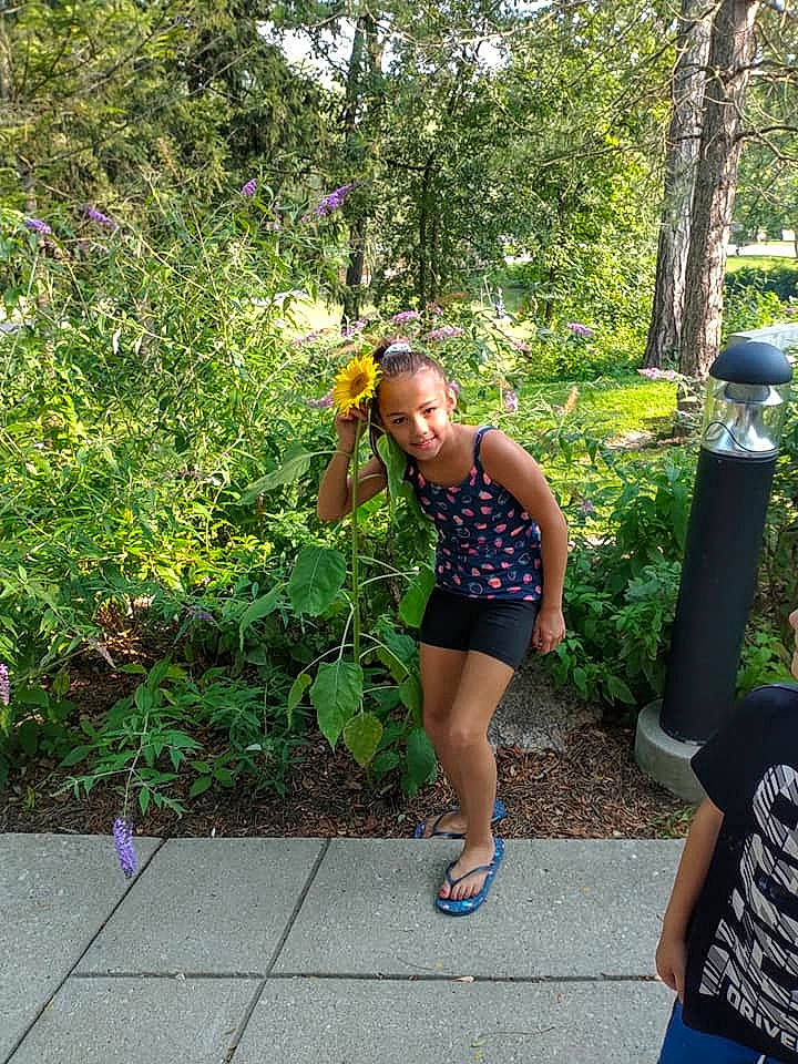 Anabella is registered to the contest to win money with this photo: asphalt, electric_blue, fun, grass, joy, knee, leaf, leisure, people_in_nature, person, plant, recreation, road_surface, shorts, sidewalk, summer, t_shirt, thigh, tree, trunk