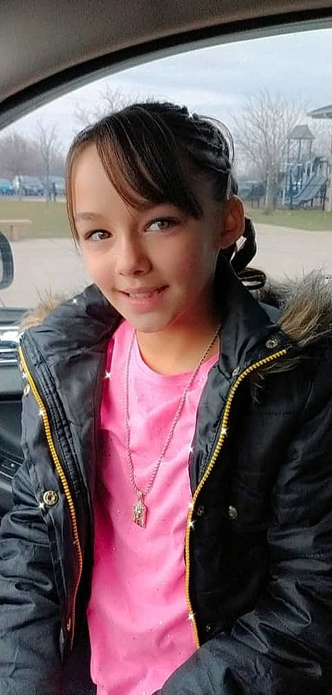 Anabella is registered to the contest to win money with this photo: bangs, black_hair, cool, denim, fashion_accessory, fur, happy, jacket, jewellery, joy, leather, leather_jacket, lip, long_hair, magenta, person, skin, sleeve, smile, travel