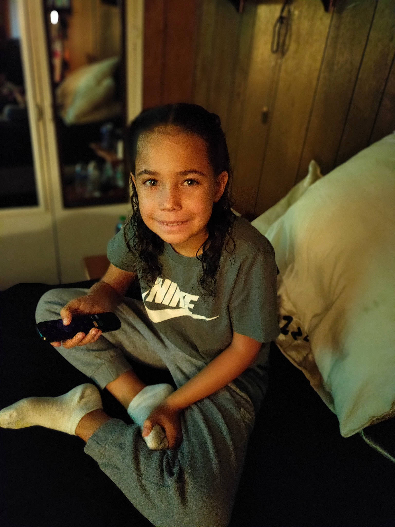 Annaleesia is registered to the contest to win money with this photo: child, comfort, elbow, eye, flash_photography, flooring, foot, fun, hand, happy, head, human_leg, joy, knee, leg, leisure, person, smile, t_shirt, thigh