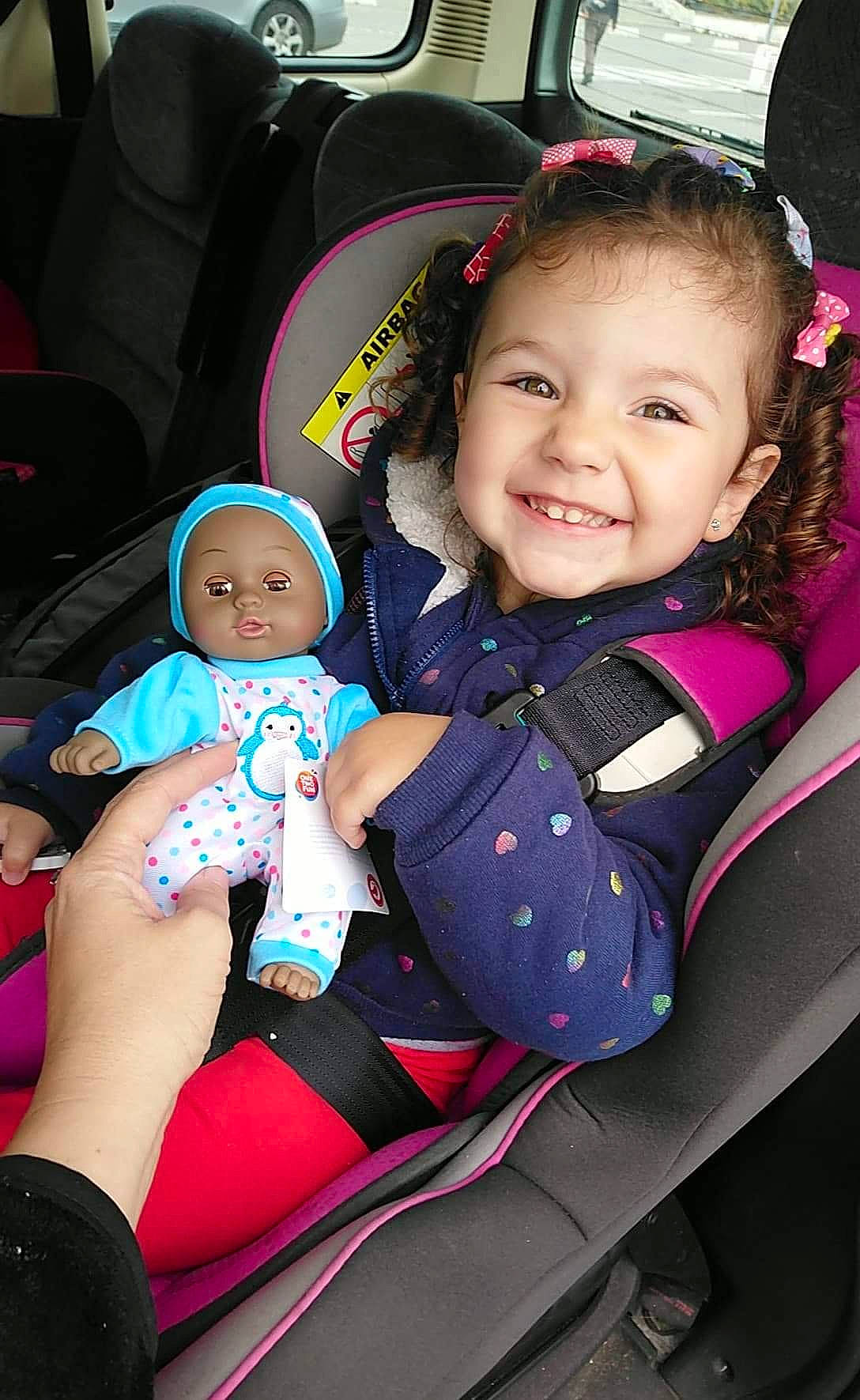 Léna a rejoint le concours — aidez-le/la à gagner de superbes lots ! baby, baby_carriage, baby_in_car_seat, baby_products, car_seat, cheek, child, eye, face, fun, head, headwear, joy, people, person, pink, product, purple, skin, smile