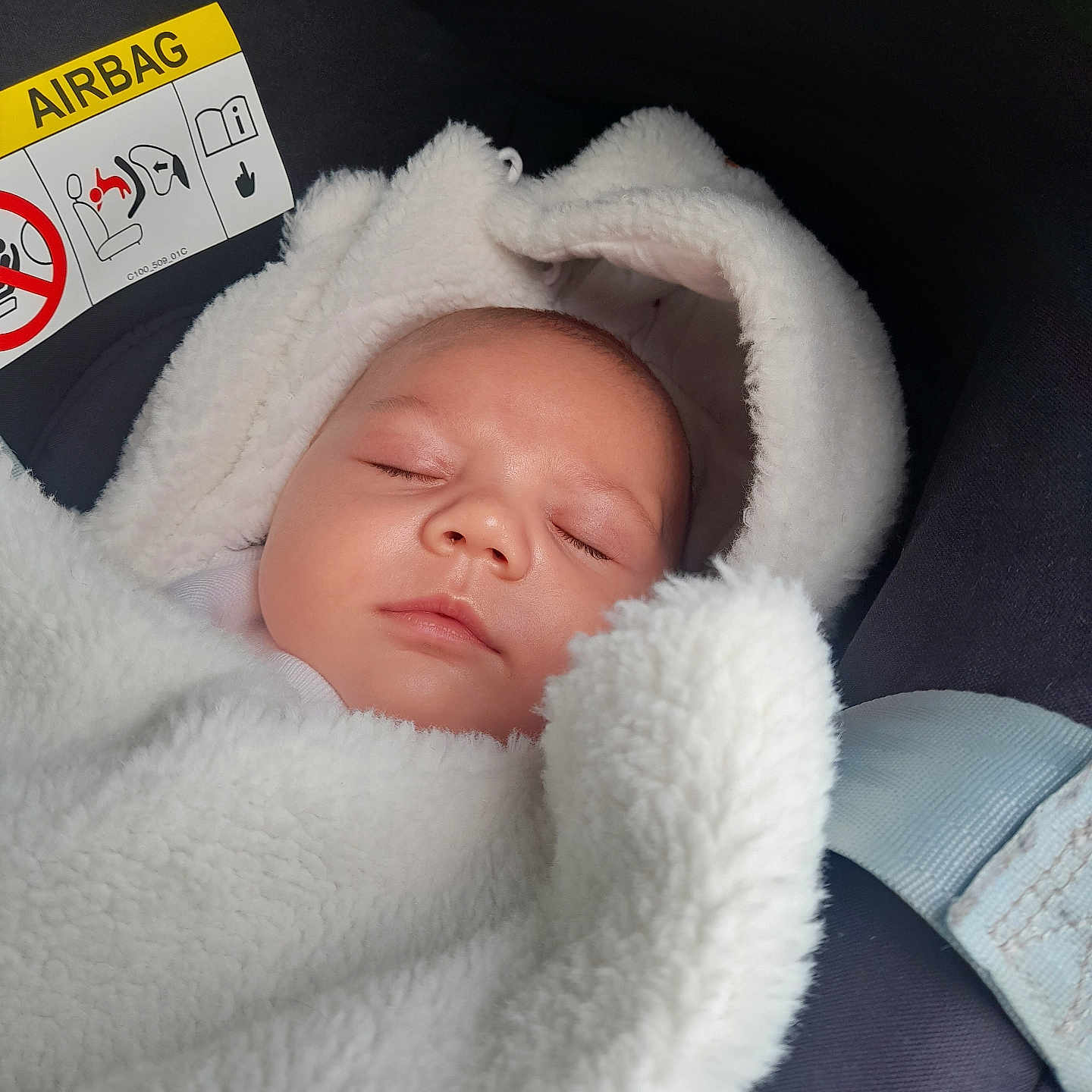 Alane participe au concours pour gagner de l'argent avec cette photo : baby, bed, blanket, bonnet, car, clothing, cradle, cushion, face, furniture, hat, head, homedecor, newborn, person, photography, portrait, sleeping, transportation, vehicle
