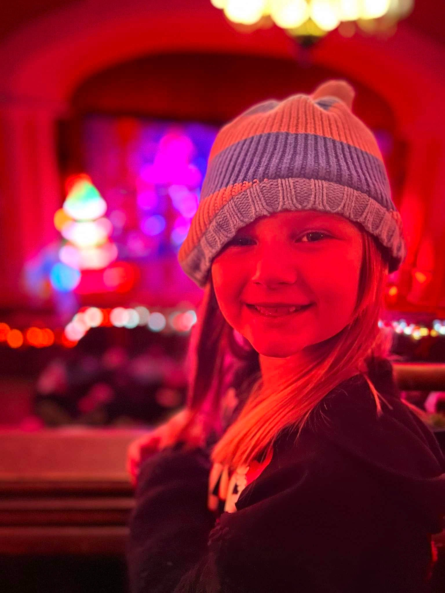 Arrienette is registered to the contest to win money with this photo: automotive_lighting, cap, electric_blue, entertainment, event, fashion_accessory, flash_photography, fun, happy, headwear, jewellery, joy, lip, magenta, music, music_venue, neon, orange, performance, person