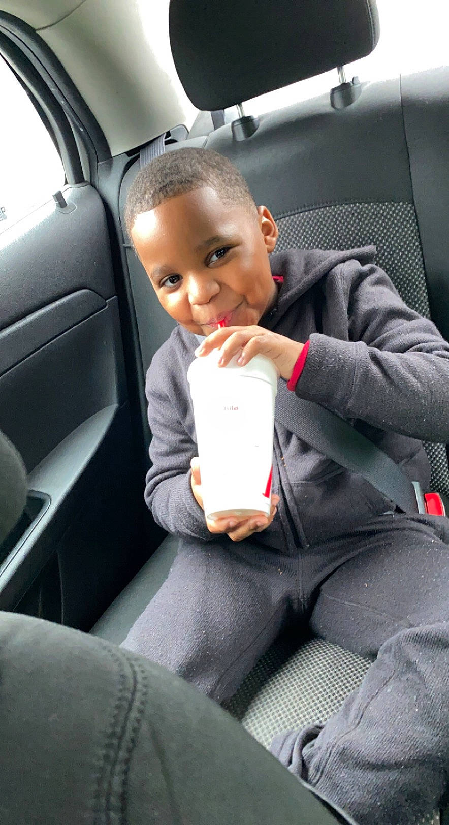 Jaydyn is registered to the contest to win money with this photo: air_travel, auto_part, automotive_design, automotive_exterior, car, car_seat, car_seat_cover, comfort, family_car, head_restraint, luxury_vehicle, mode_of_transport, motor_vehicle, passenger, person, personal_luxury_car, seat_belt, smile, steering_part, toddler