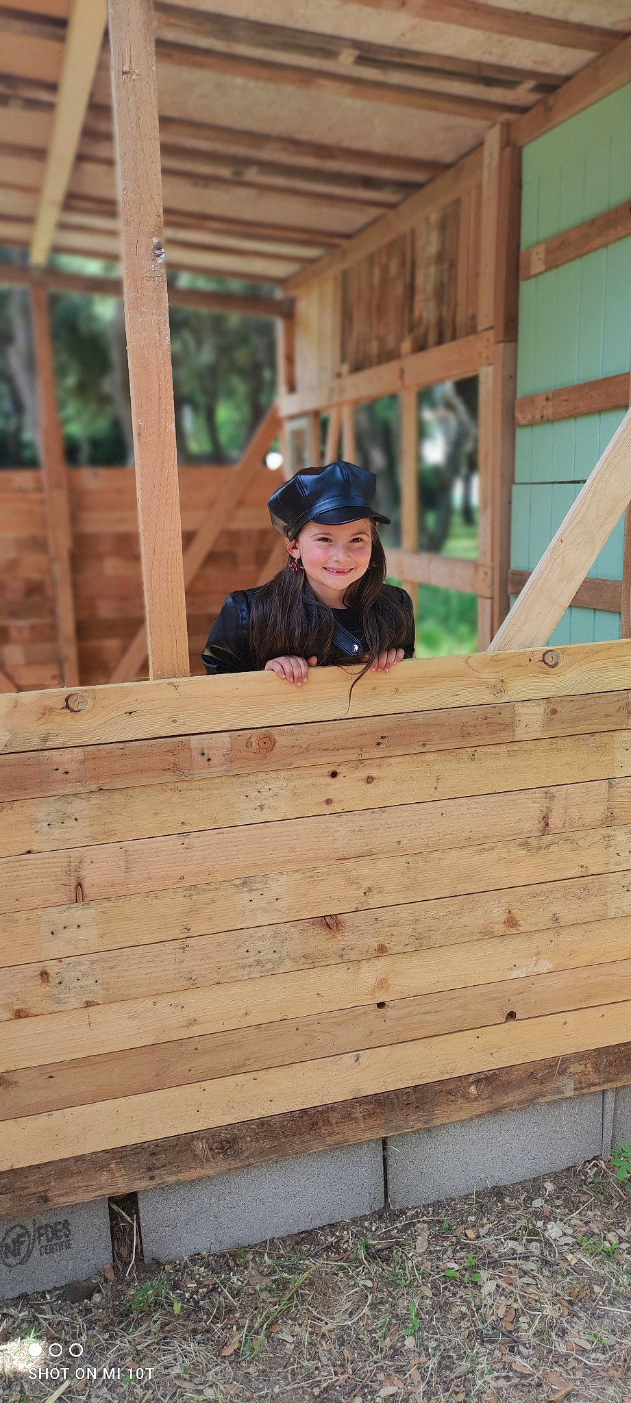 Océane participe au concours pour gagner de l'argent avec cette photo : beam, carpenter, deck, flooring, hardwood, hat, headwear, helmet, house, joy, lumber, outdoor_structure, person, plank, plywood, roof, siding, smile, tree, varnish