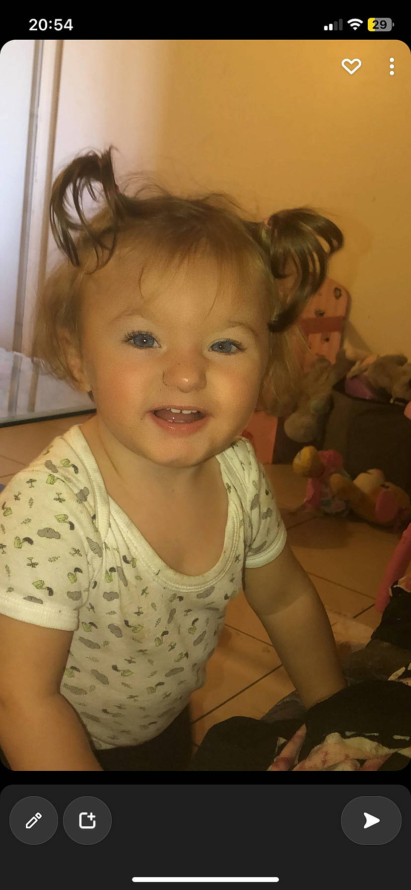 Jade participe au concours pour gagner de l'argent avec cette photo : baby, baby_toddler_clothing, cheek, child, chin, facial_expression, finger, fun, hair, happy, iris, lip, mouth, nose, organ, person, skin, sleeve, smile, standing