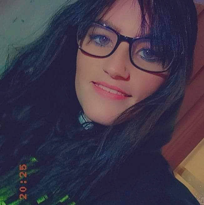 Tiphaine participe au concours pour gagner de l'argent avec cette photo : cheek, eyebrow, eyelash, eyewear, facial_expression, flash_photography, forehead, glasses, hair, happy, jaw, lip, mouth, neck, nose, outerwear, person, sleeve, smile, sunglasses