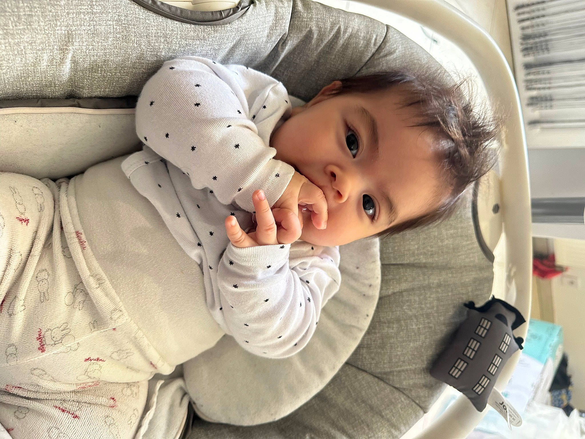 Noah participe au concours pour gagner de l'argent avec cette photo : baby, baby_products, baby_safety, baby_sleeping, baby_toddler_clothing, child, comfort, eyelash, fashion_accessory, happy, linens, lip, pattern, person, portrait_photography, skin, sleeve, toddler, water_bottle, white