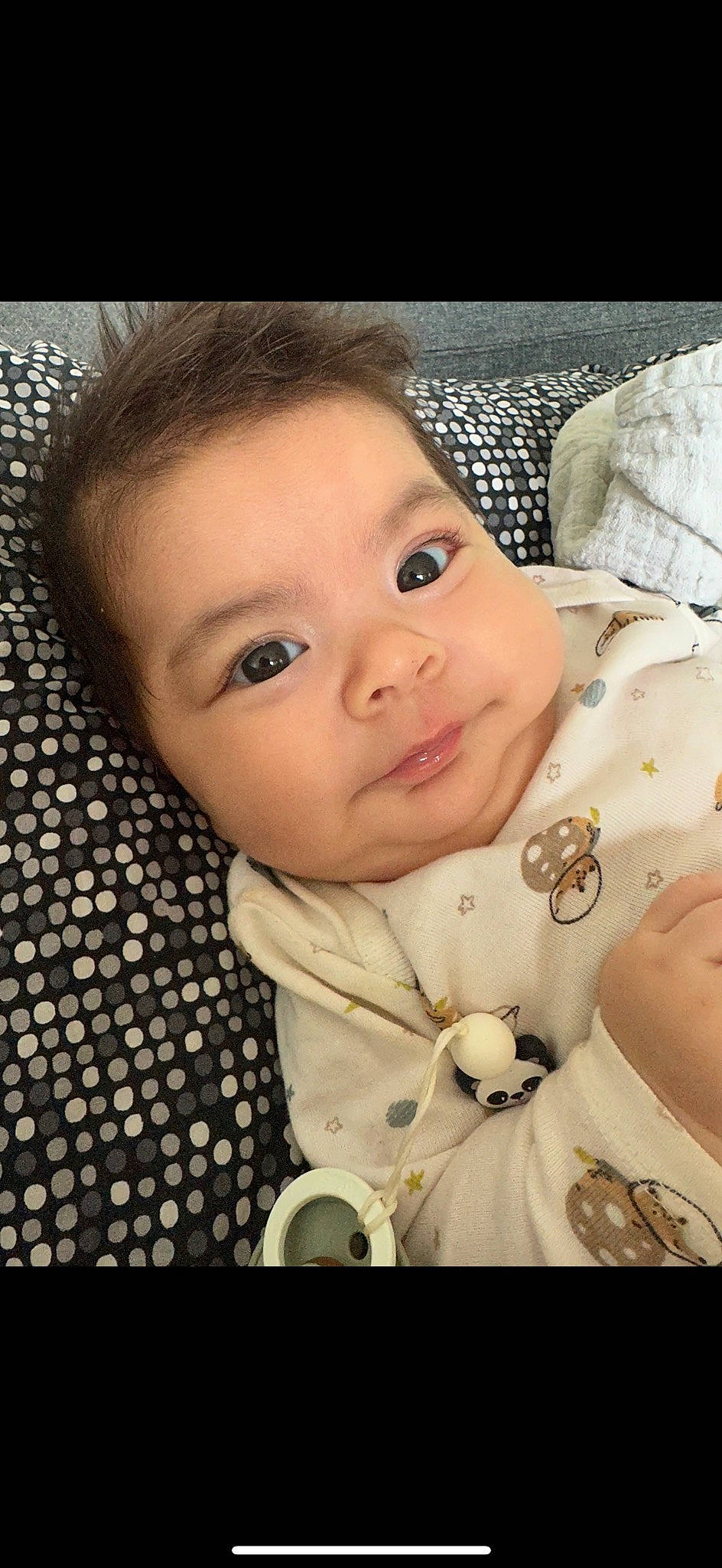 Noah participe au concours pour gagner de l'argent avec cette photo : baby, baby_toddler_clothing, cheek, chin, eye, eyebrow, facial_expression, hairstyle, head, human, iris, lip, mammal, nose, outerwear, person, skin, sleeve, smile, textile