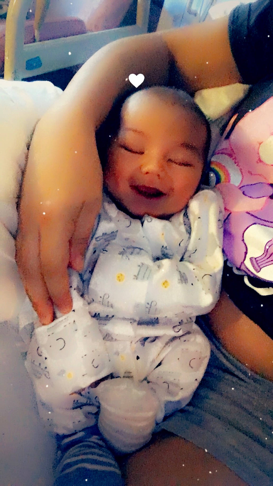 Nino participe au concours pour gagner de l'argent avec cette photo : arm, baby, baby_toddler_clothing, cheek, comfort, cool, finger, flash_photography, hand, happy, human_body, iris, lip, mouth, muscle, nose, person, skin, sleeve, smile