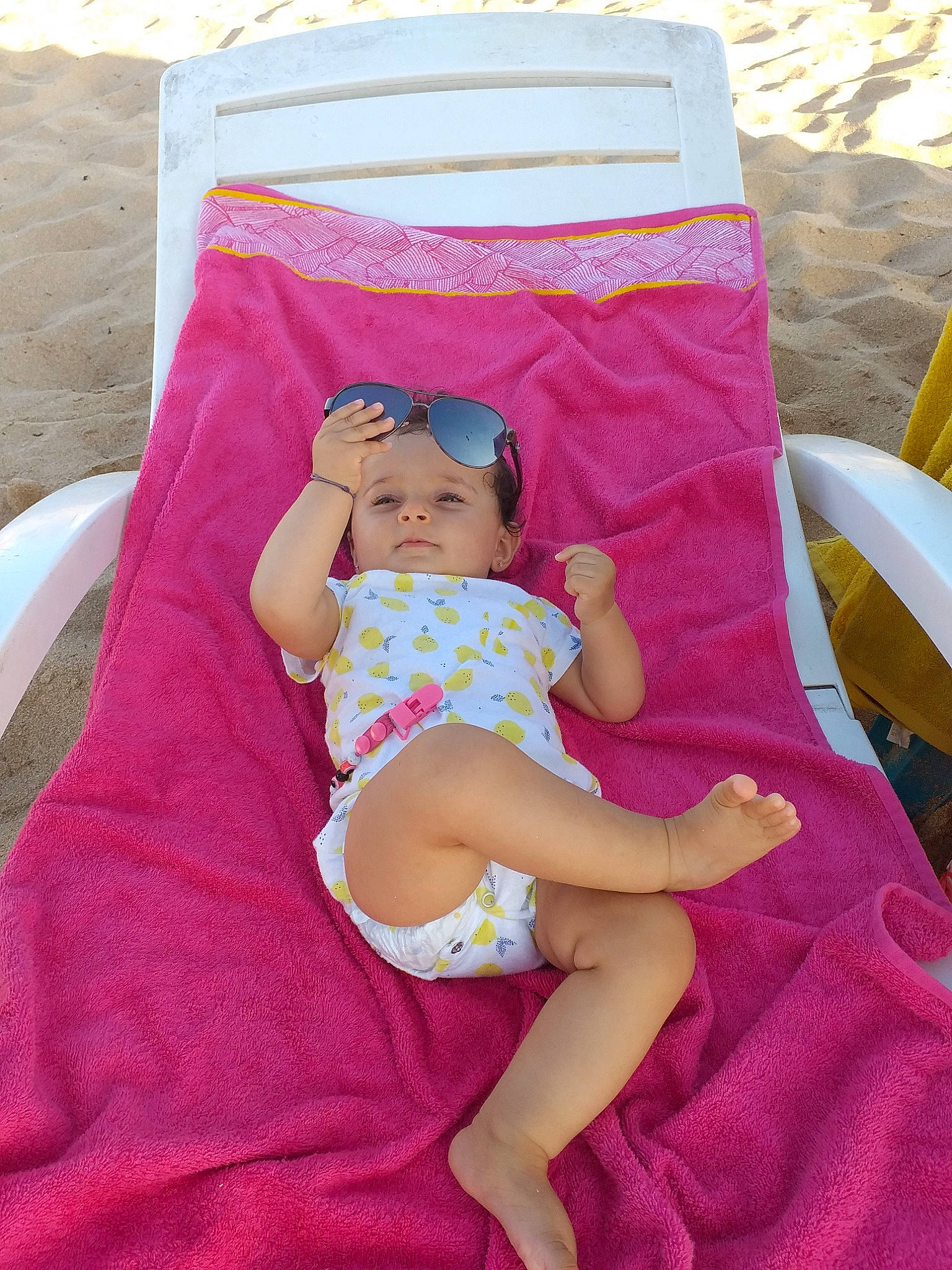 Naya Amira participe au concours pour gagner de l'argent avec cette photo : baby, child, comfort, furniture, linens, magenta, nap_mat, person, pink, product, textile, toddler, vacation