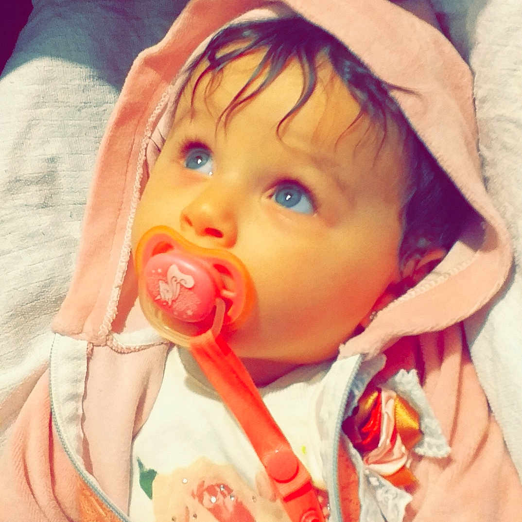 Naya Amira participe au concours pour gagner de l'argent avec cette photo : baby, cheek, child, lip, mouth, nose, toddler