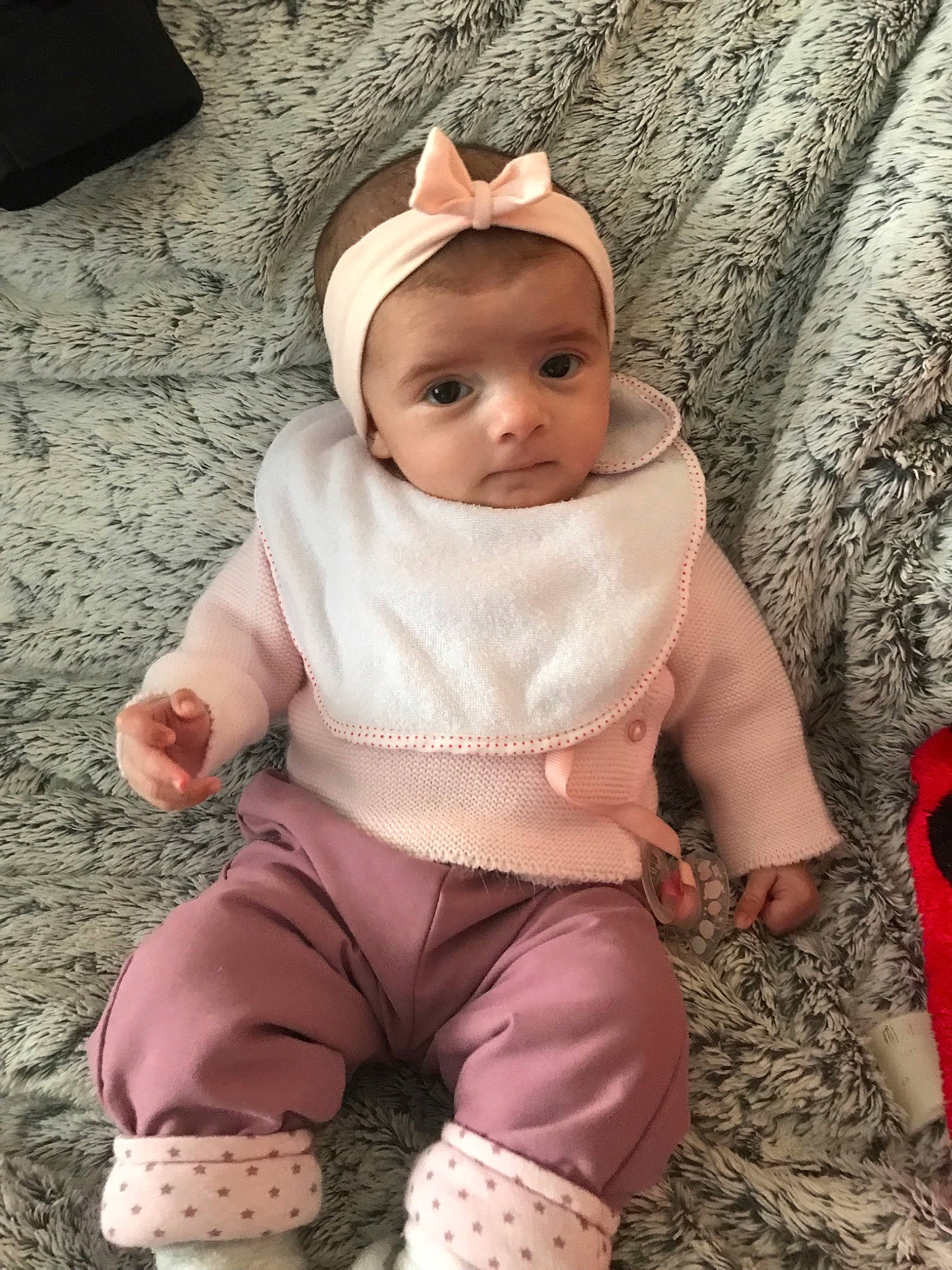 Beatriz a rejoint le concours — aidez-le/la à gagner de superbes lots ! baby, baby_products, baby_toddler_clothing, child, design, fawn, head, pattern, person, pink, product, sitting, skin, sleeve, smile, toddler