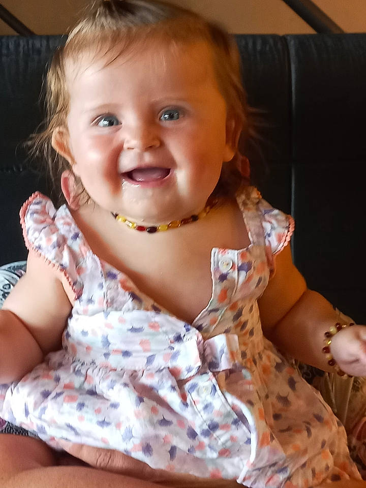 Elisa a rejoint le concours — aidez-le/la à gagner de superbes lots ! baby, baby_toddler_clothing, cheek, child, chin, comfort, face, finger, happy, head, iris, joy, lip, mouth, neck, nose, pattern, person, skin, sleeve