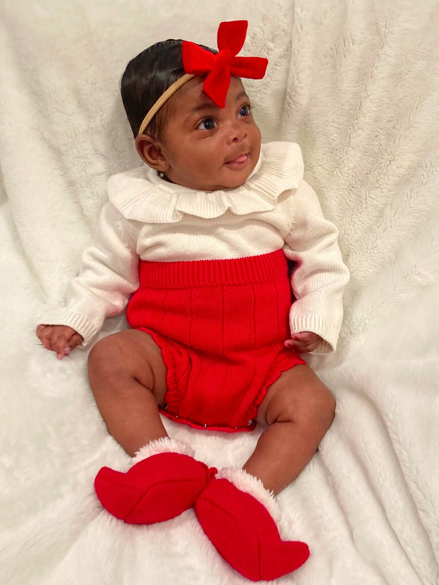 Capri is registered to the contest to win money with this photo: baby, baby_toddler_clothing, bonnet, carmine, child_model, comfort, coquelicot, costume, costume_accessory, costume_hat, hair_accessory, headgear, headwear, human_body, linens, mouth, nose, person, red, sock