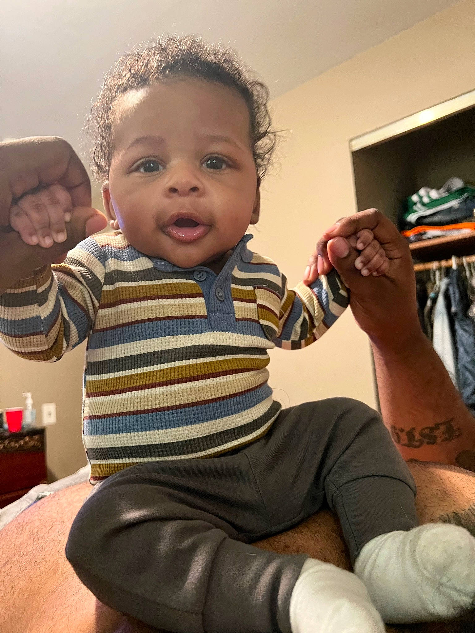 Amiri is registered to the contest to win money with this photo: arm, baby, baby_toddler_clothing, cheek, child, comfort, finger, gesture, hairstyle, happy, joint, lap, leg, nail, person, shoulder, skin, standing, thigh, thumb