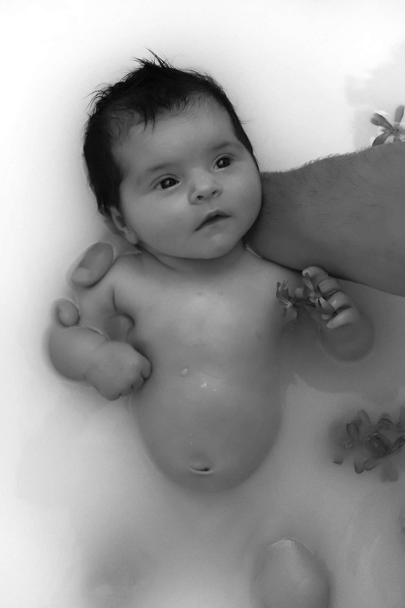 Kayleen participe au concours pour gagner de l'argent avec cette photo : baby, cheek, chest, eye, eyebrow, eyelash, flash_photography, gesture, happy, head, iris, lip, monochrome, monochrome_photography, neck, nose, person, skin, stomach, toddler