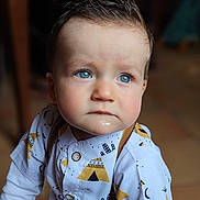 Gabriel participe au concours pour gagner de l'argent avec cette photo : toddler, child, blue_eyes, face, portrait, shirt, patterned_clothing, indoor, expression, cute, person, young_child, fashion, closeup, baby, skin, hair, sitting, serious, suspenders