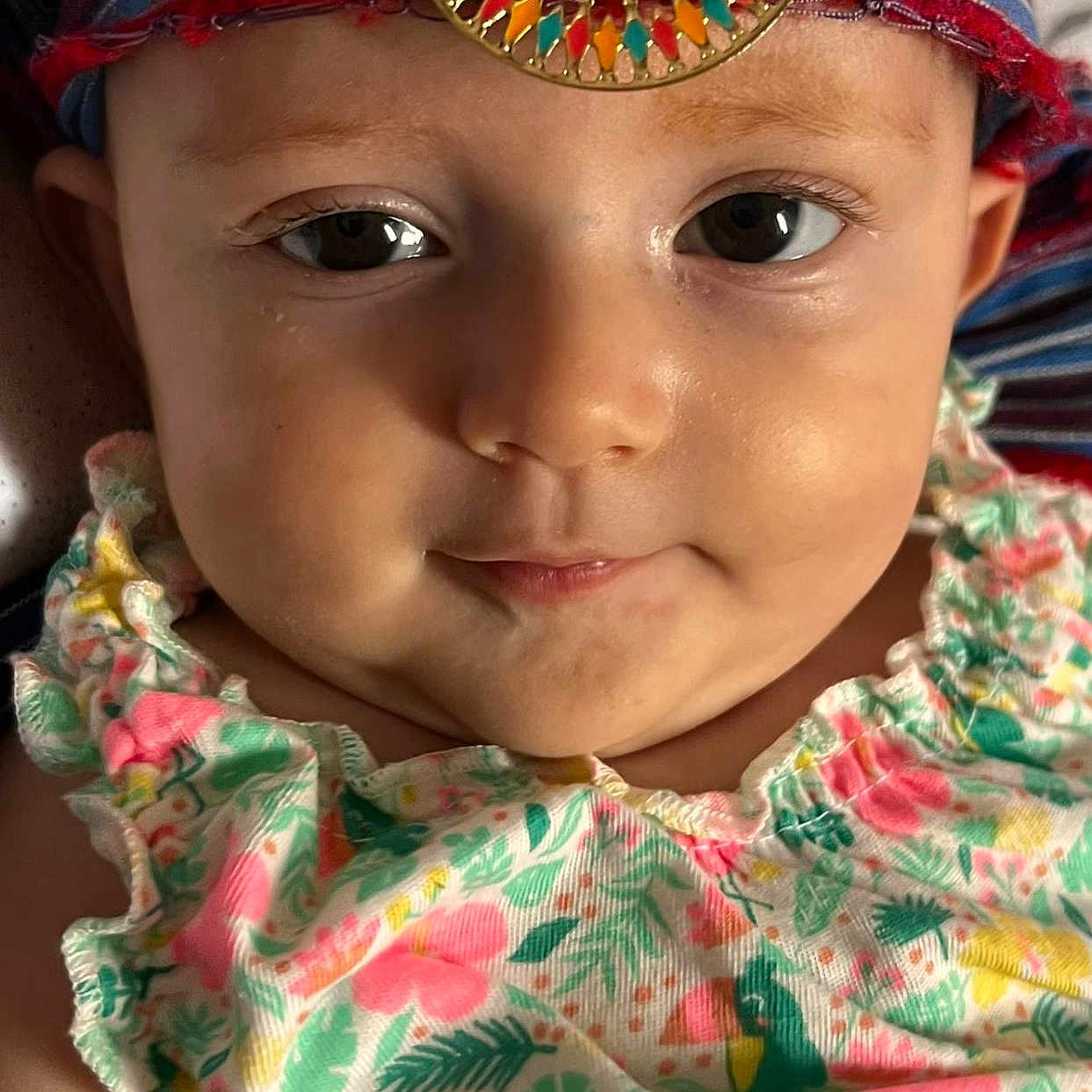 Aysena participe au concours pour gagner de l'argent avec cette photo : baby, child, closeup, clothing, colorful, cute, expression, eyes, face, fashion, floral_pattern, headscarf, headwear, infant, ornament, person, portrait, skin, smile, young