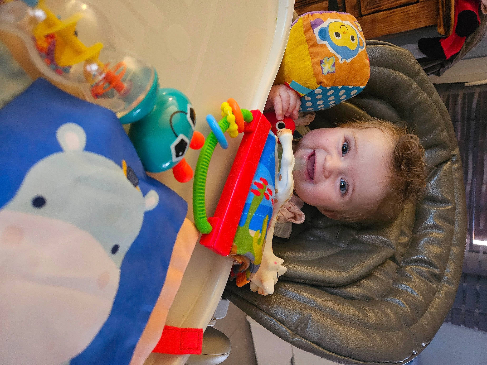 Zoé a rejoint le concours — aidez-le/la à gagner de superbes lots ! animation, baby, baby_products, baby_toddler_clothing, baby_toys, child, fun, happy, joy, leisure, party_supply, person, plastic, play, product, room, snapshot, stuffed_toy, toddler, toy