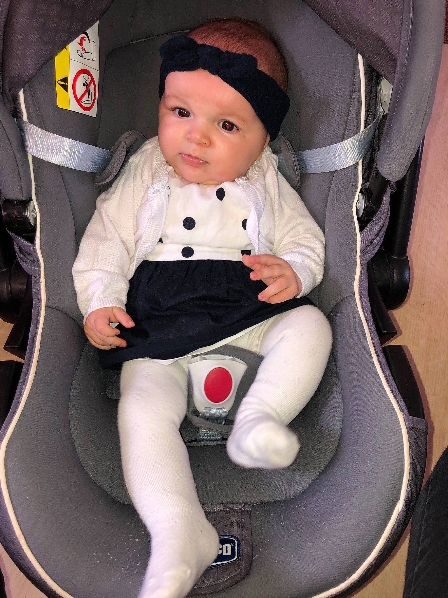 Jessy a rejoint le concours — aidez-le/la à gagner de superbes lots ! auto_part, baby, baby_carriage, baby_in_car_seat, baby_products, car_seat, car_seat_cover, child, city_car, person, product, seat_belt, toddler