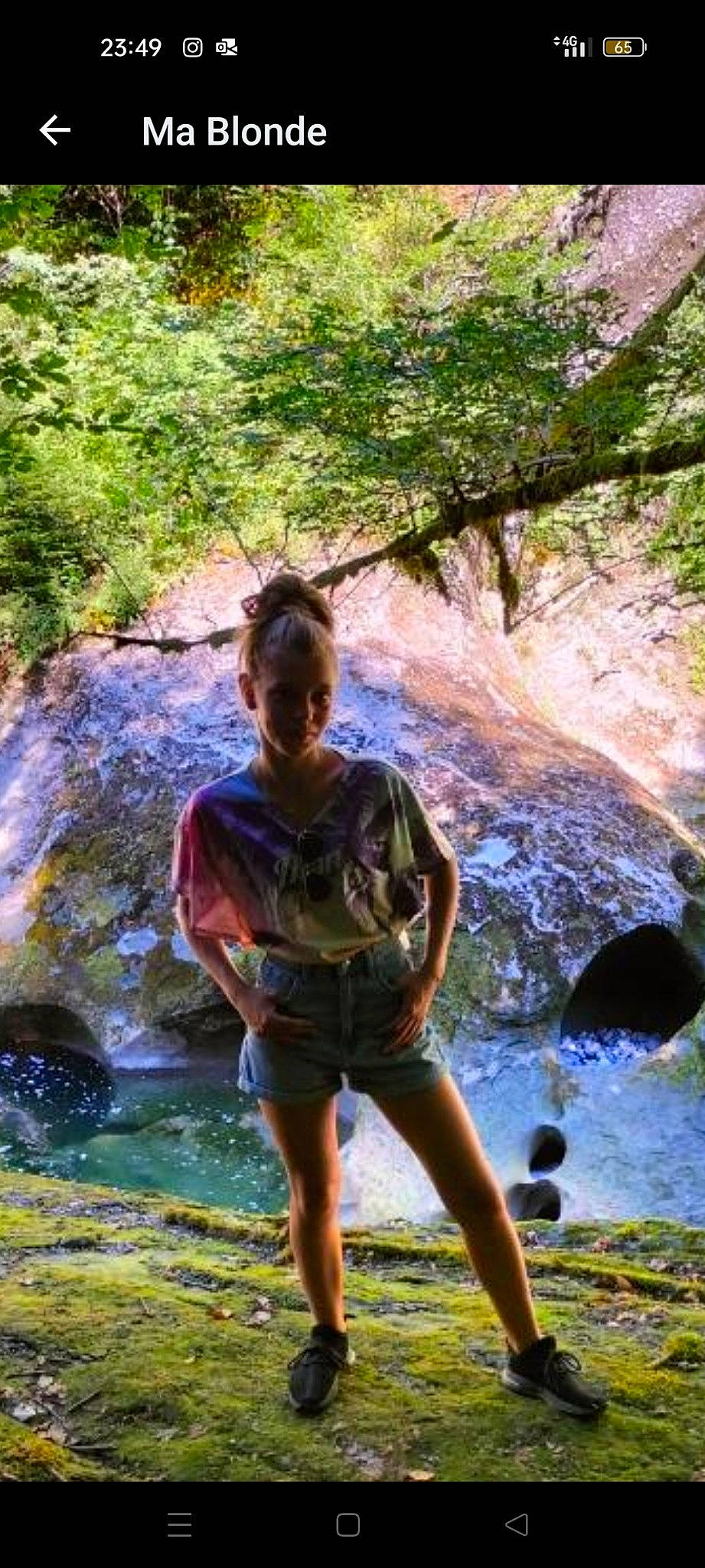 Maloé a rejoint le concours — aidez-le/la à gagner de superbes lots ! bank, botany, fluvial_landforms_of_streams, landscape, leaf, leisure, natural_environment, natural_landscape, nature, people_in_nature, person, plant, shorts, spring, sunlight, tree, vegetation, vertebrate, water, water_resources