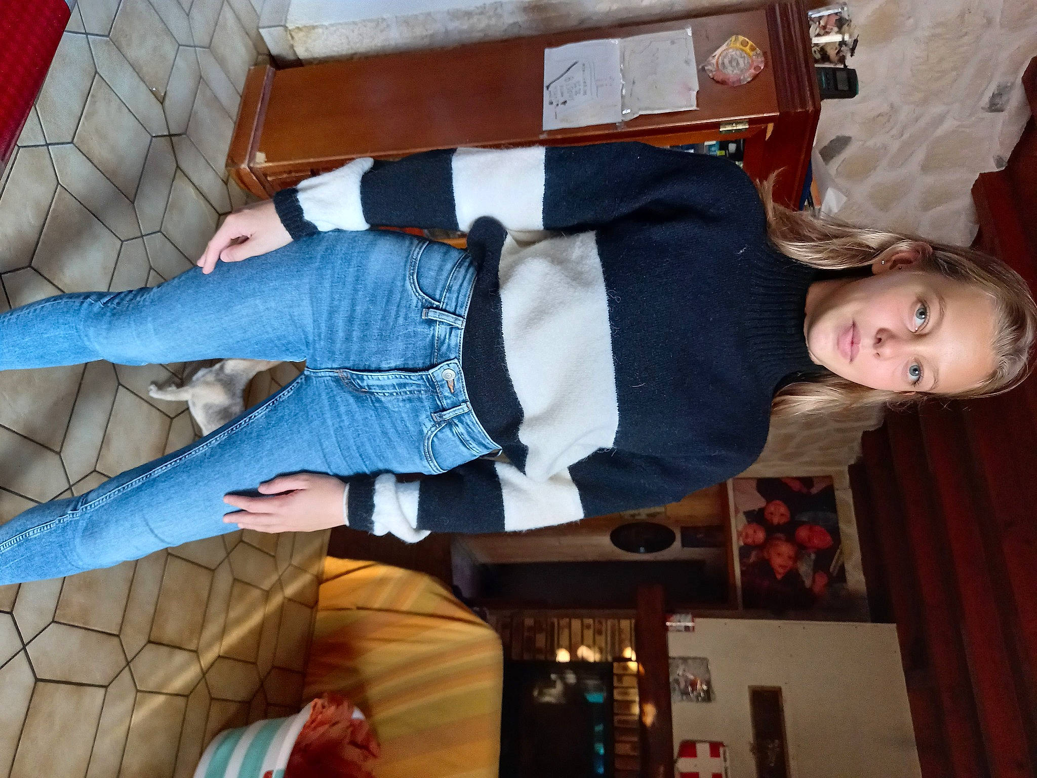 Maloé a rejoint le concours — aidez-le/la à gagner de superbes lots ! denim, electric_blue, fashion_design, fun, human_leg, pattern, person, suit, textile, thigh, under_exposed