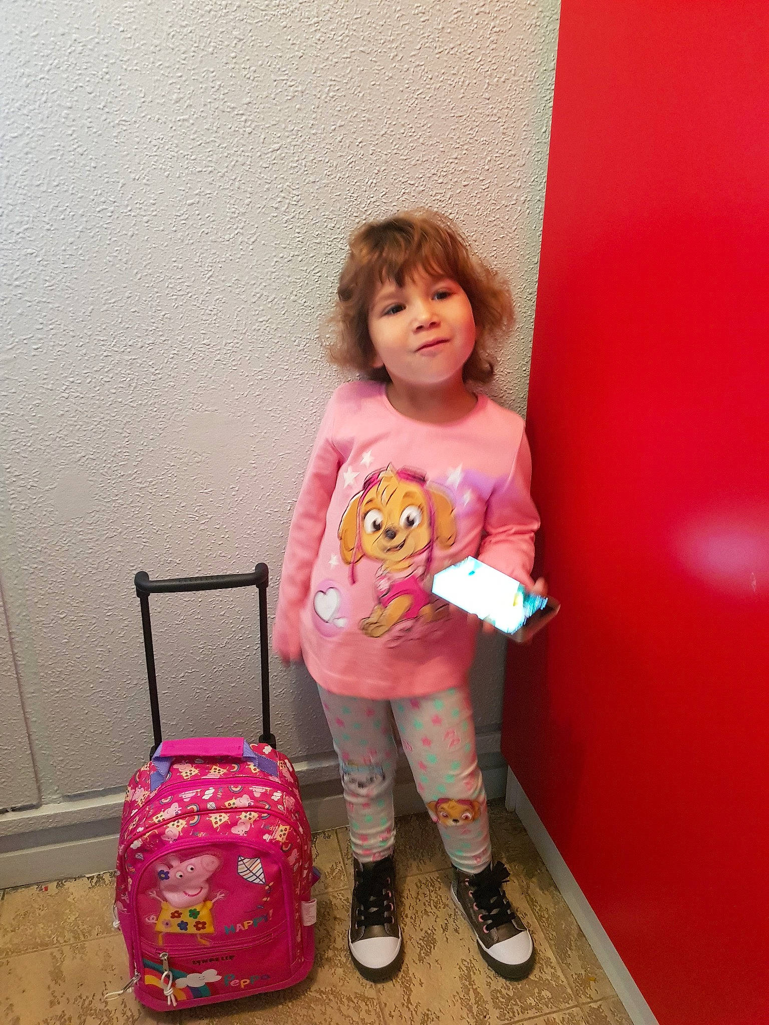 Lynaelle a rejoint le concours — aidez-le/la à gagner de superbes lots ! child, fun, girl, infant, person, pink, play, product, red, skin, smile, standing, textile, toddler