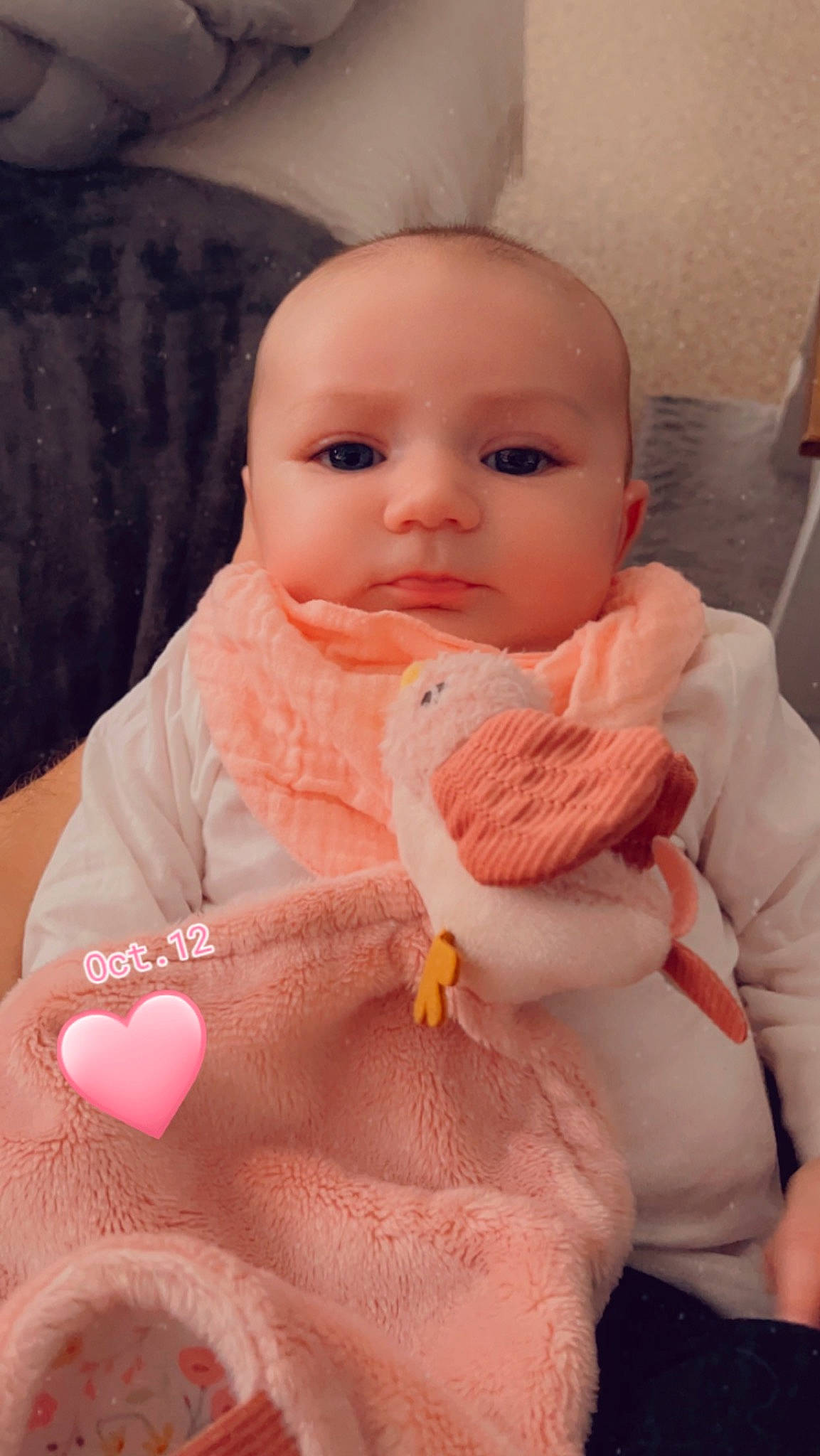 Eva participe au concours pour gagner de l'argent avec cette photo : baby, baby_products, baby_toddler_clothing, cheek, comfort, eyelash, finger, hand, lip, mouth, nail, nose, peach, person, pink, skin, sleeve, textile, thumb, toddler