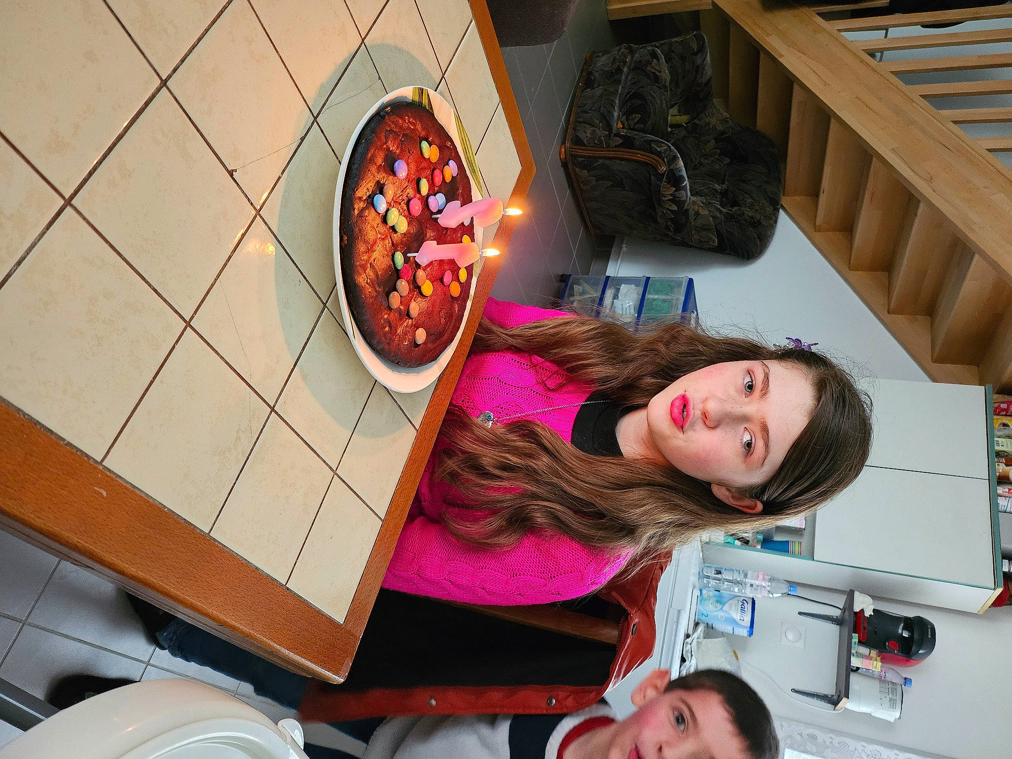 Mélissa a rejoint le concours — aidez-le/la à gagner de superbes lots ! breakfast, building, cuisine, dish, fast_food, flooring, food, fun, hardwood, house, human_leg, kitchen, leisure, major_appliance, person, plate, room, tableware, wood