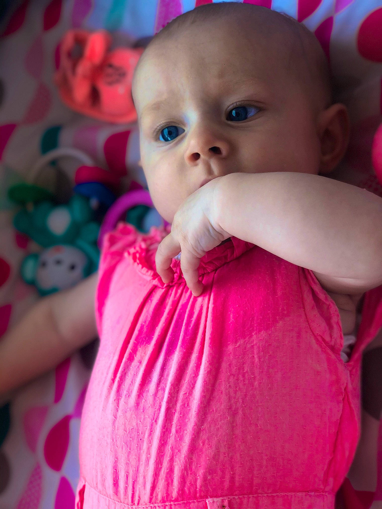 Chelsea participe au concours pour gagner de l'argent avec cette photo : baby, baby_products, cheek, child, eye, face, head, lip, magenta, mouth, nose, person, pink, red, skin, smile, textile, toddler