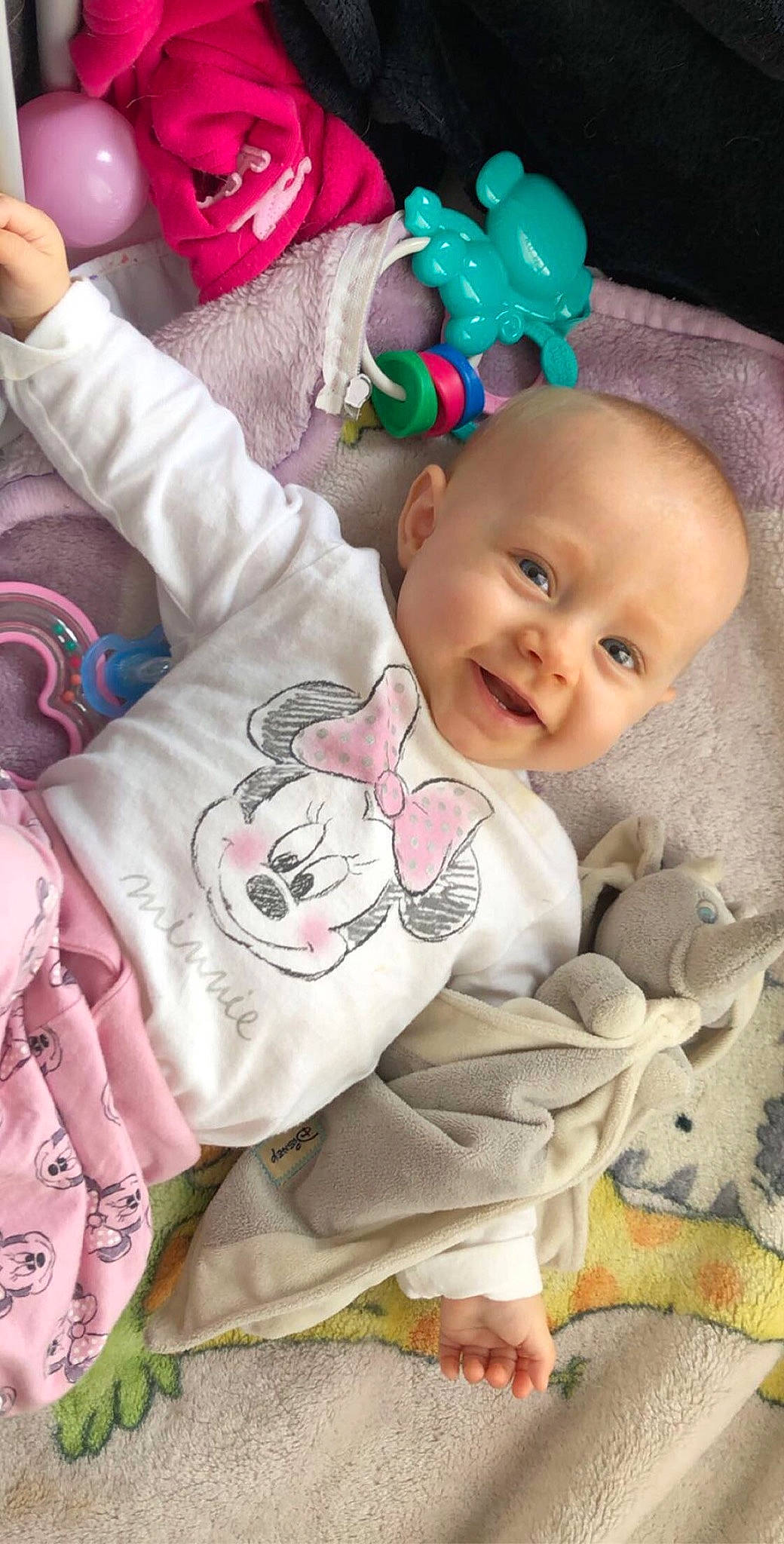 Chelsea a rejoint le concours — aidez-le/la à gagner de superbes lots ! baby, baby_products, cheek, child, happy, joy, person, pink, play, product, skin, smile, toddler, toy