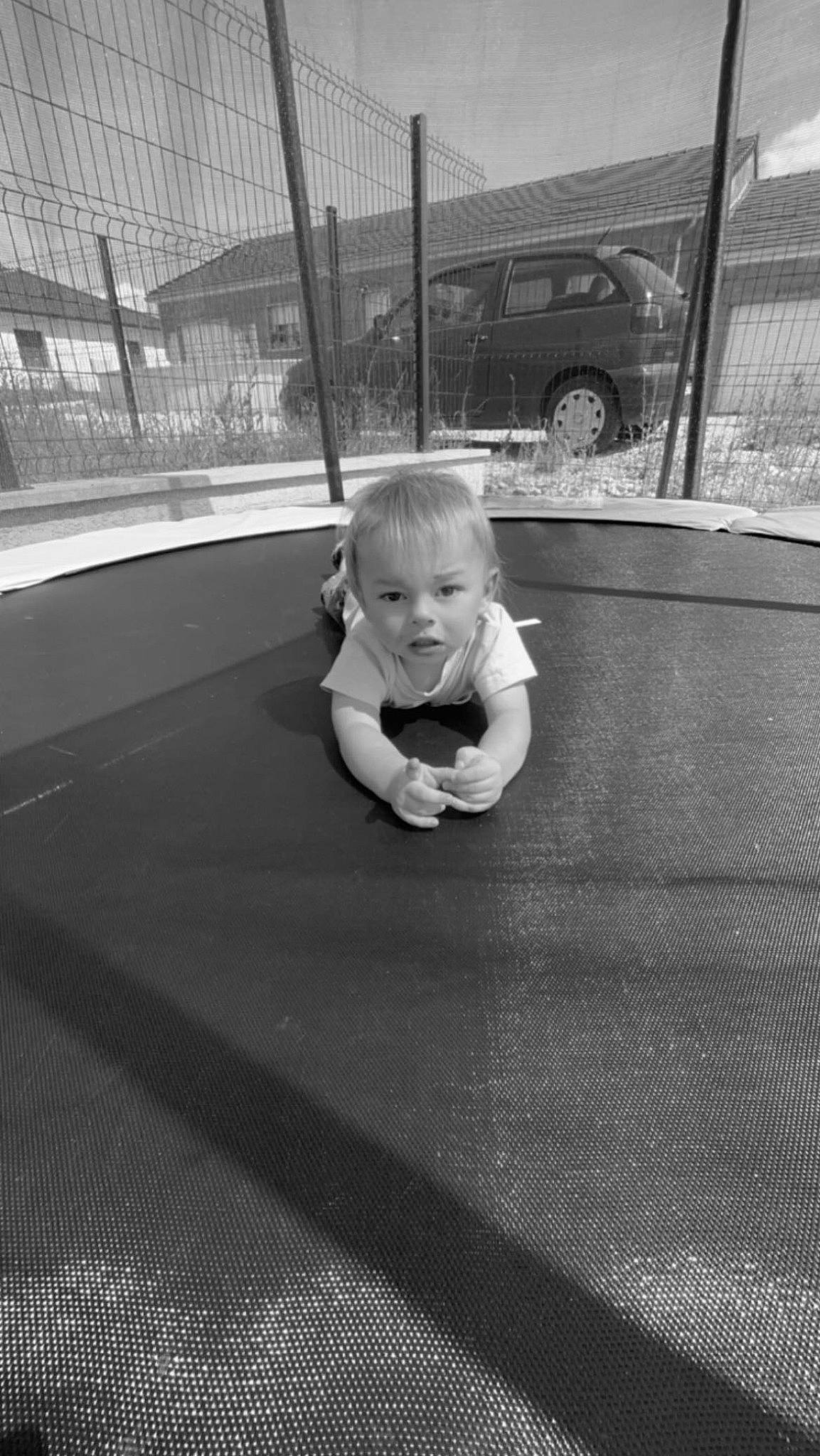 Ethan a rejoint le concours — aidez-le/la à gagner de superbes lots ! asphalt, baby, black, black_and_white, child, facial_expression, fence, flooring, fun, hairstyle, monochrome, monochrome_photography, person, road_surface, sitting, smile, style, tire, toddler, wheel