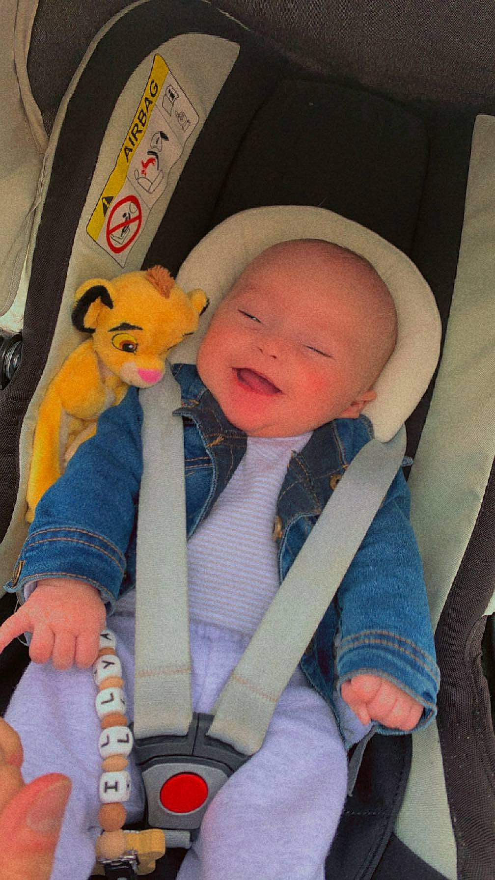 Illyan a rejoint le concours — aidez-le/la à gagner de superbes lots ! baby, baby_carriage, baby_in_car_seat, baby_products, baby_safety, baby_toddler_clothing, car_seat, cheek, child, comfort, finger, fun, happy, hat, iris, person, product, skin, smile, thumb