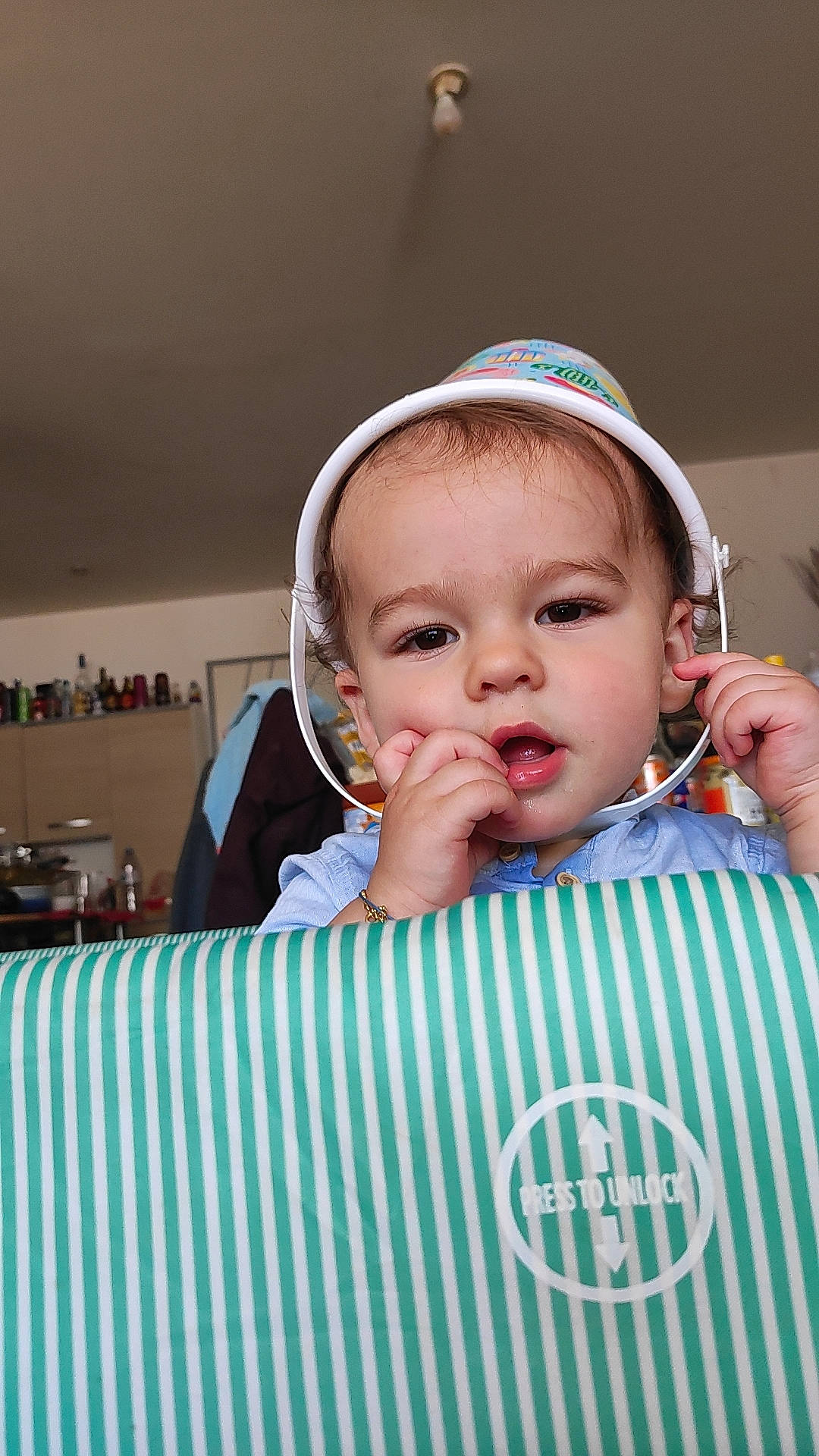 Kaëden a rejoint le concours — aidez-le/la à gagner de superbes lots ! audio_equipment, baby, baby_toddler_clothing, cheek, child, ear, eyelash, fun, happy, nose, pattern, person, portrait_photography, sitting, sleeve, t_shirt, toddler