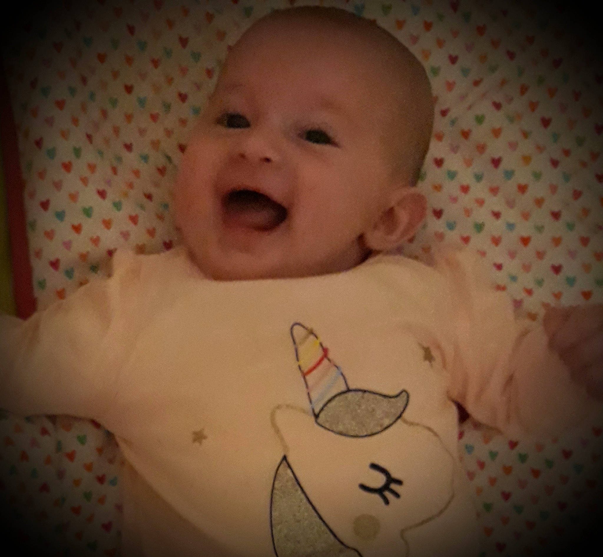 Lilliana participe au concours pour gagner de l'argent avec cette photo : arm, cheek, chest, child, chin, eye, face, facial_expression, finger, forehead, hand, head, human_hair_color, infant, lip, mouth, nose, person, skin, smile