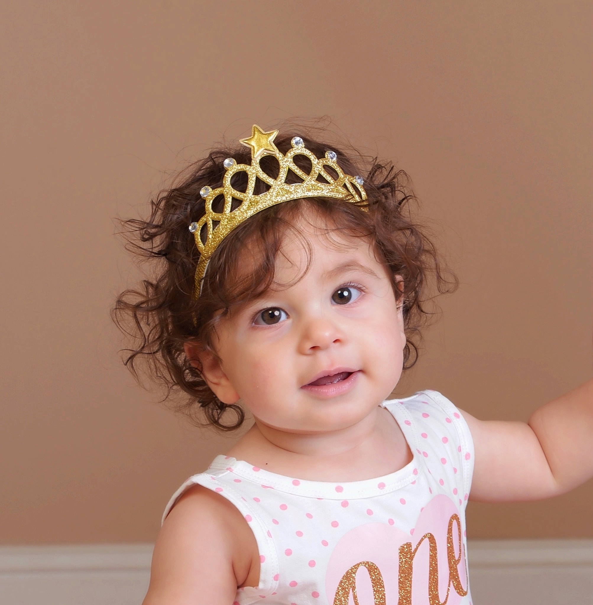 Meilani is registered to the contest to win money with this photo: active_tank, baby, baby_toddler_clothing, beauty, bridal_accessory, child, child_model, costume_accessory, crown, day_dress, fashion_accessory, hair_accessory, headband, headgear, headpiece, iris, person, portrait_photography, skin, sleeveless_shirt